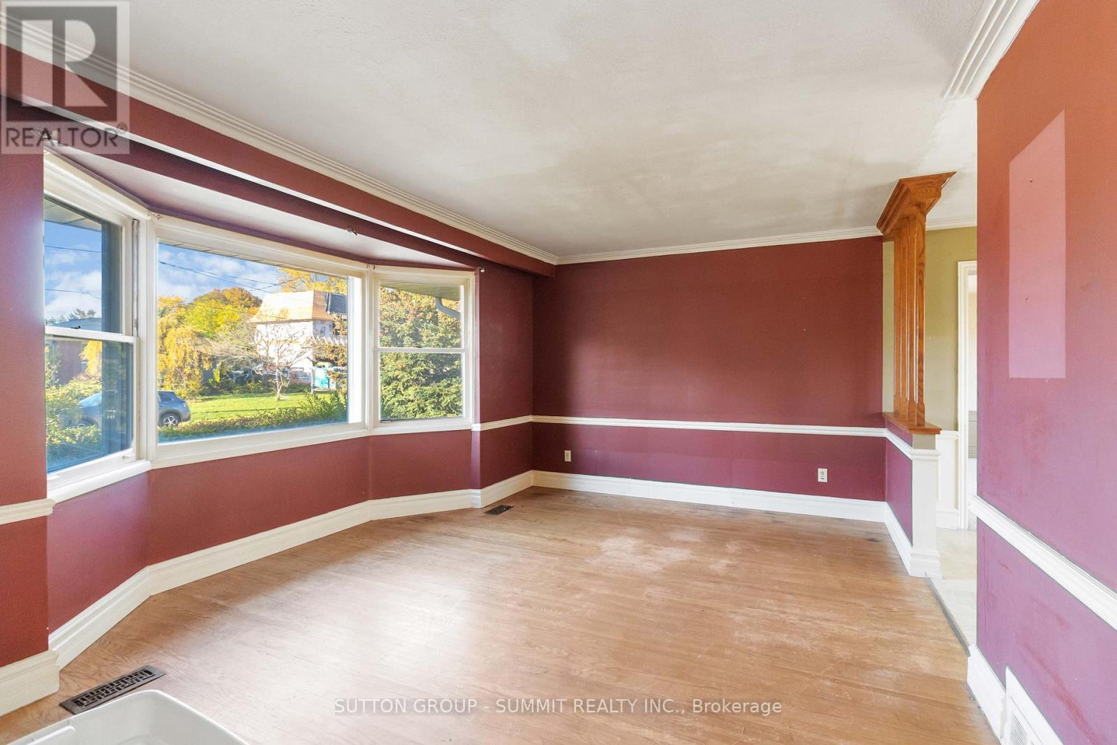 515 Trafford Crescent, Oakville, Ontario L6L 3T2 - Photo 5 - W12495774