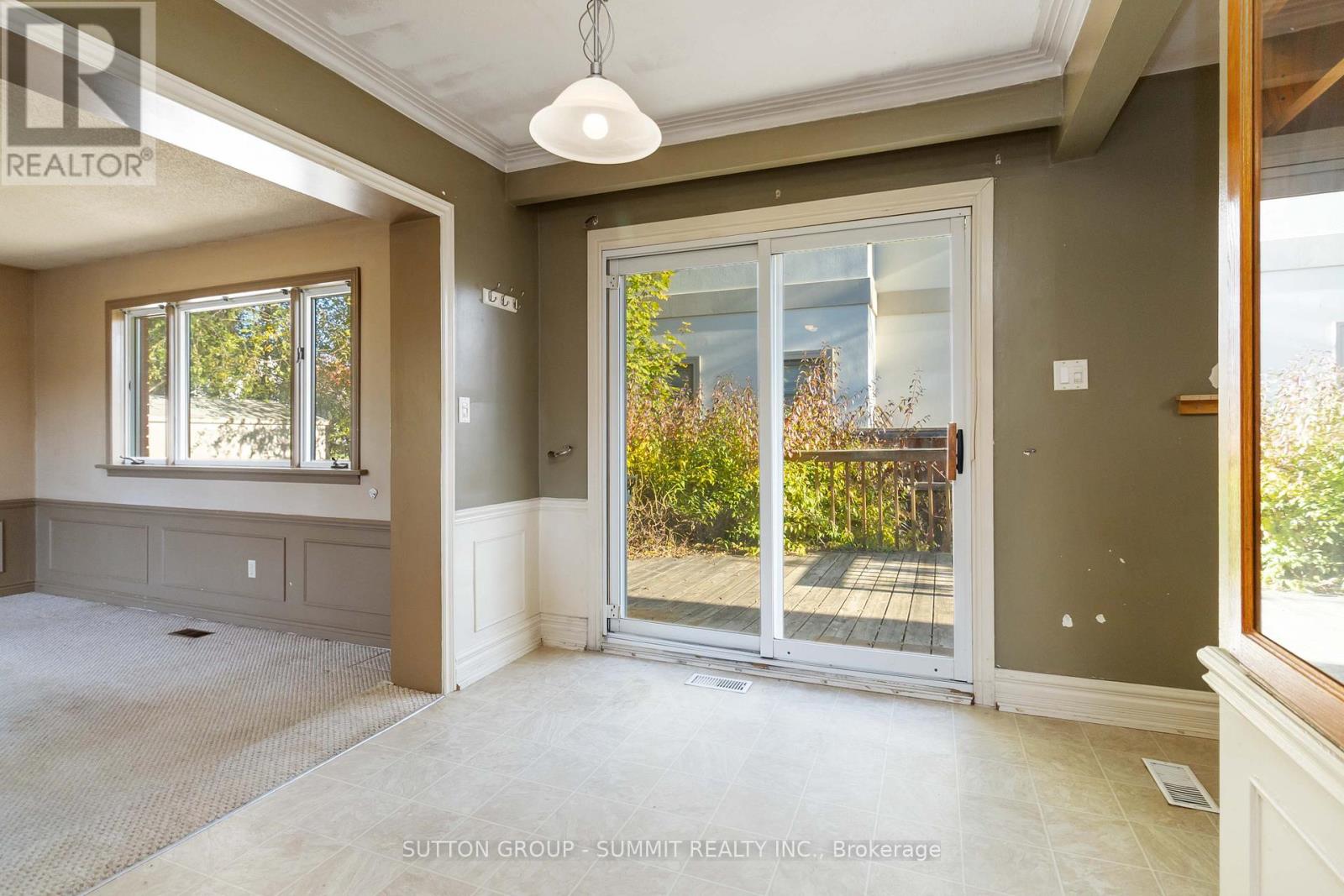 515 Trafford Crescent, Oakville, Ontario L6L 3T2 - Photo 7 - W12495774