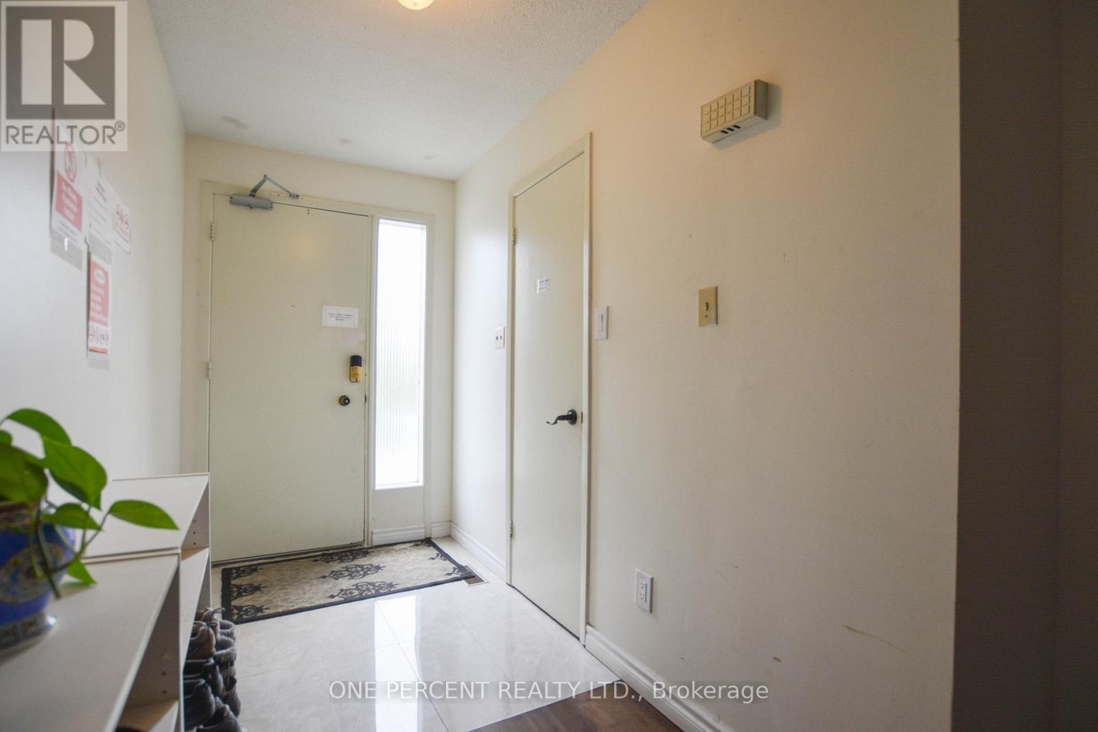 22 Mintwood Drive, Toronto, Ontario  M2M 3A7 - Photo 4 - C12511198