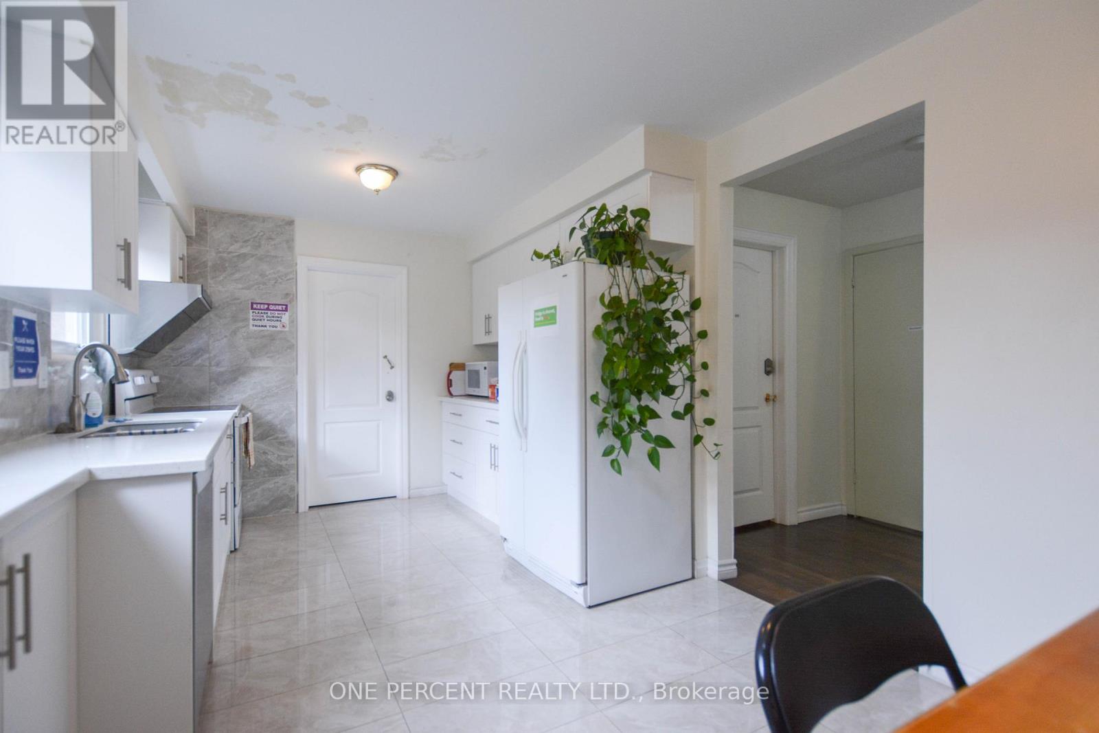 22 Mintwood Drive, Toronto, Ontario  M2M 3A7 - Photo 8 - C12511198