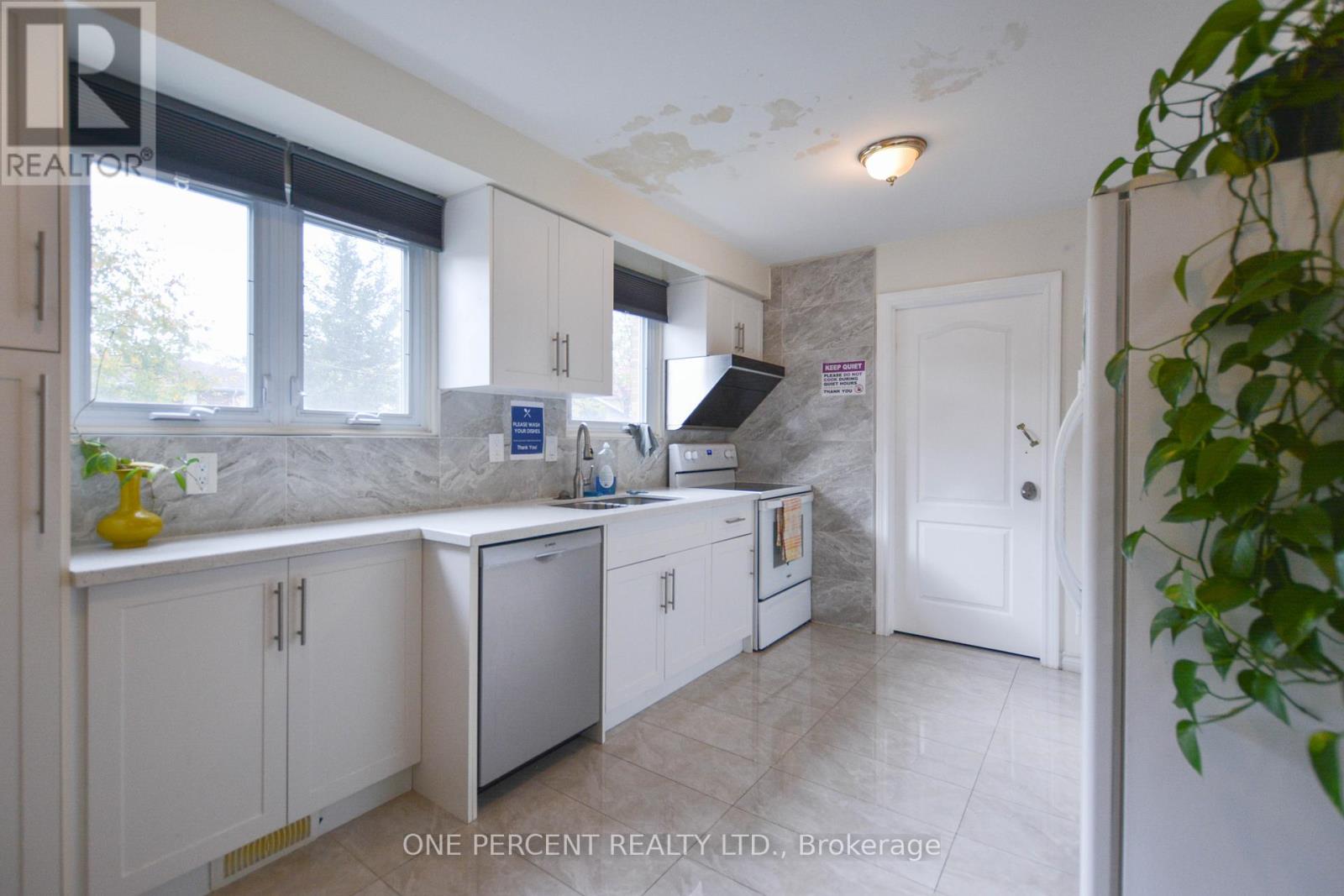 22 Mintwood Drive, Toronto, Ontario  M2M 3A7 - Photo 9 - C12511198