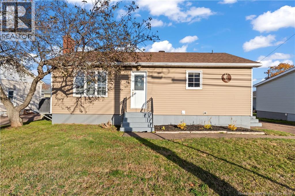 61 Mapleton, Moncton, New Brunswick  E1C 7W6 - Photo 2 - NB129443