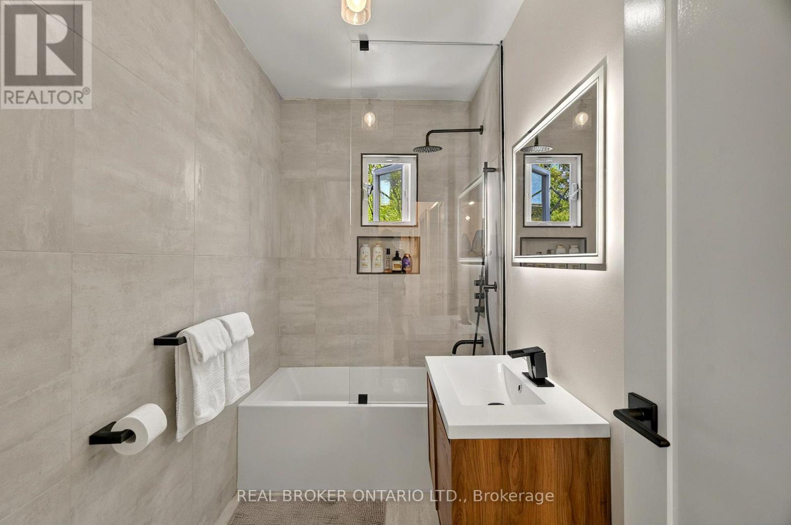 143 Parkmount Road, Toronto, Ontario  M4J 4V3 - Photo 9 - E12497556