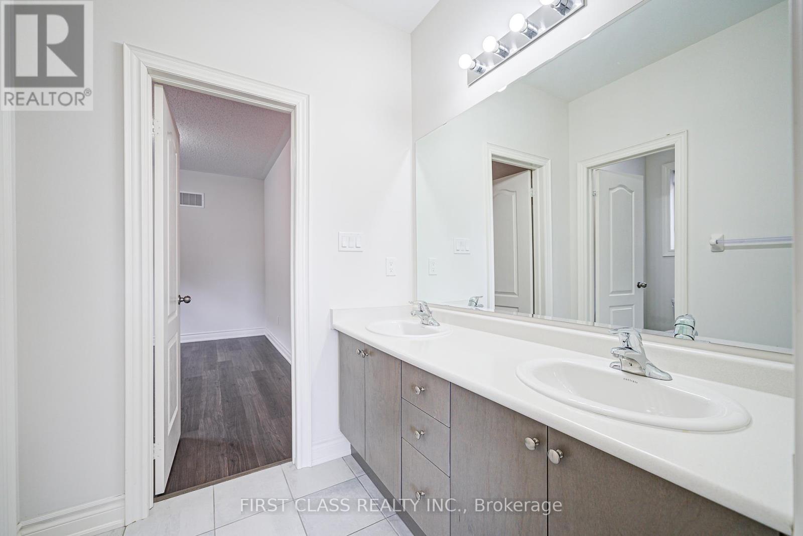 3103 Streamwood Passage, Oakville, Ontario  L6H 0S8 - Photo 25 - W12443987