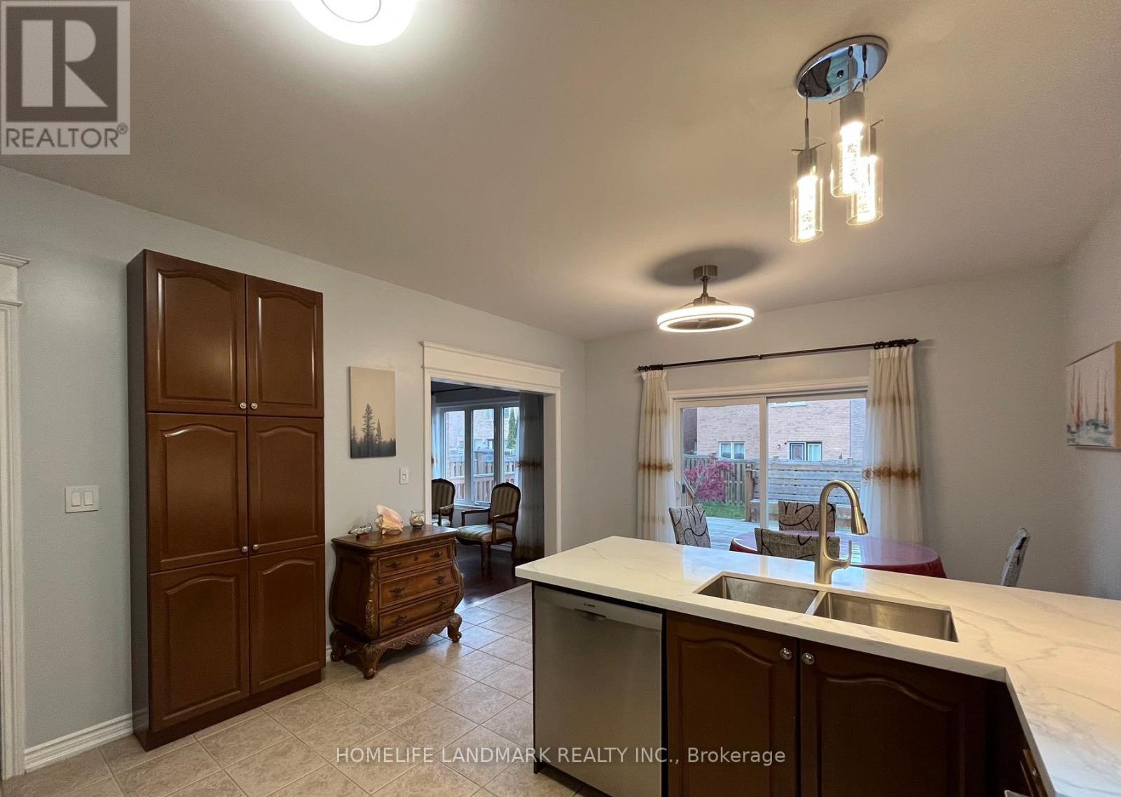 46 Durango Drive, Richmond Hill, Ontario  L4S 2W5 - Photo 4 - N12511088