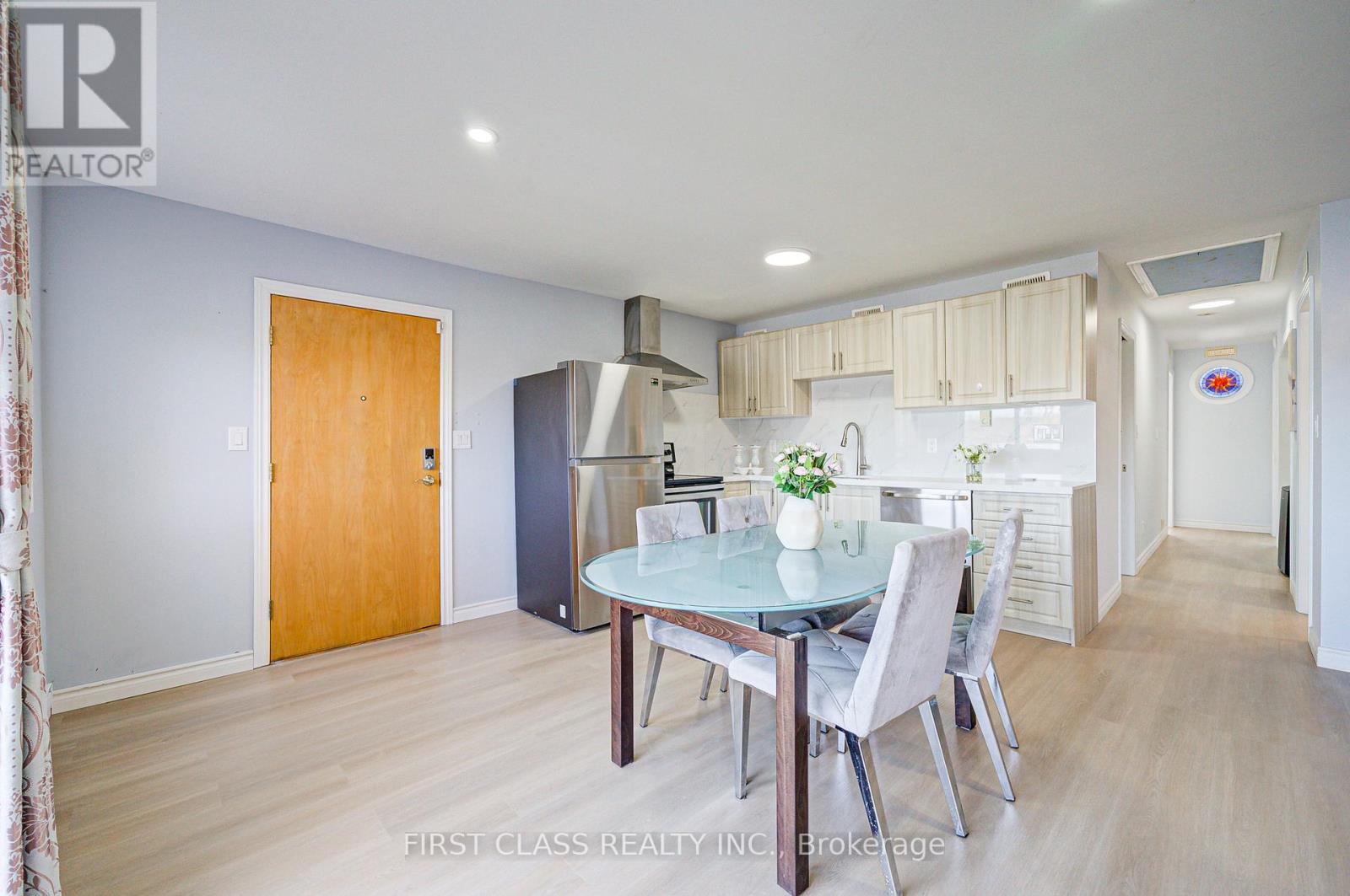 17 Willowbank Avenue, Richmond Hill, Ontario  L4E 3B4 - Photo 7 - N12511098