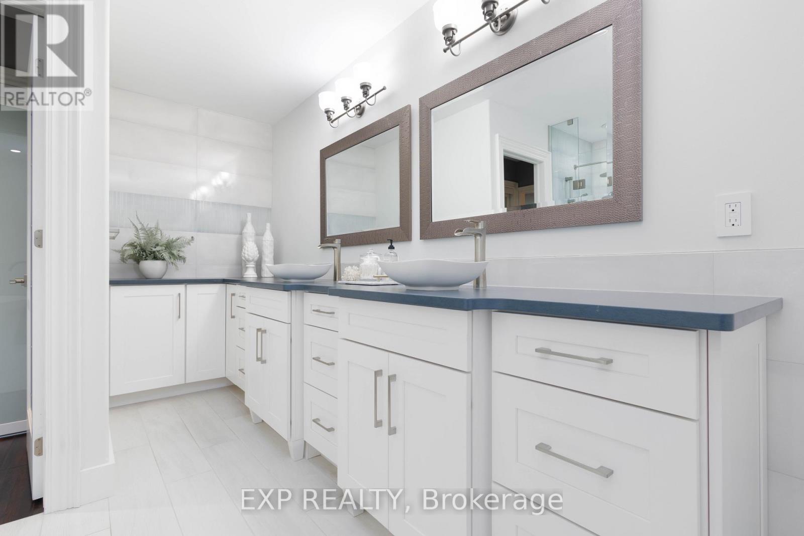 85 Willis Drive, Aurora, Ontario  L4G 5N8 - Photo 24 - N12511114