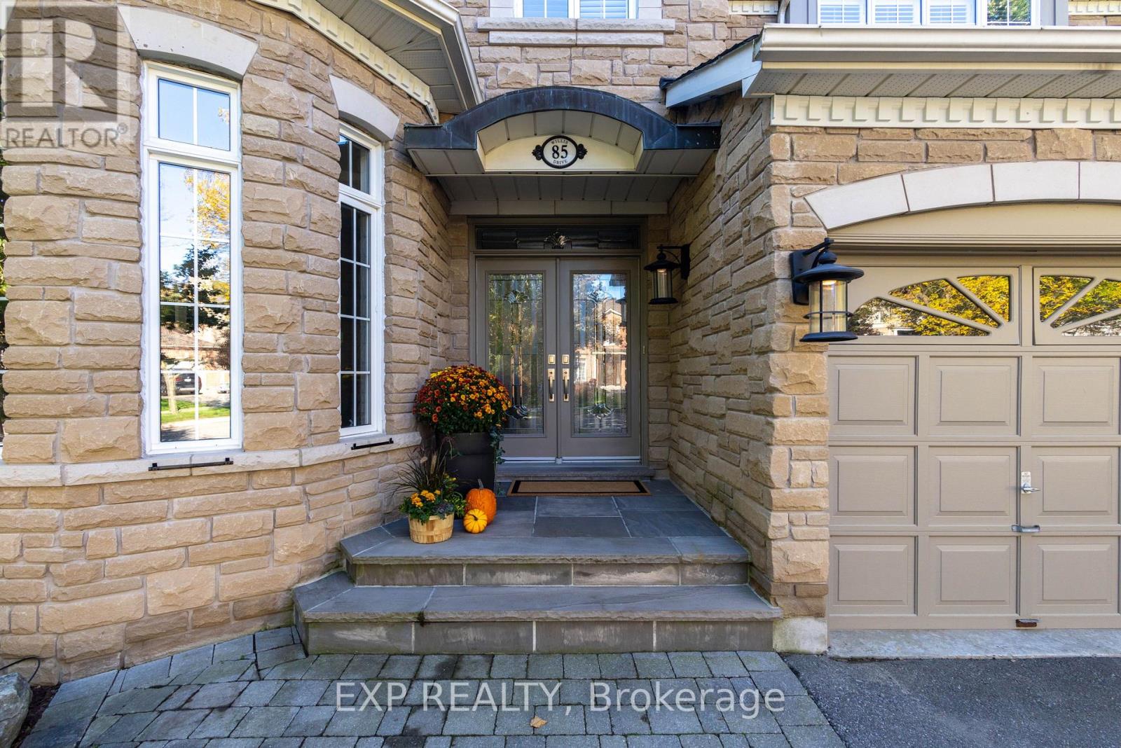 85 Willis Drive, Aurora, Ontario  L4G 5N8 - Photo 6 - N12511114