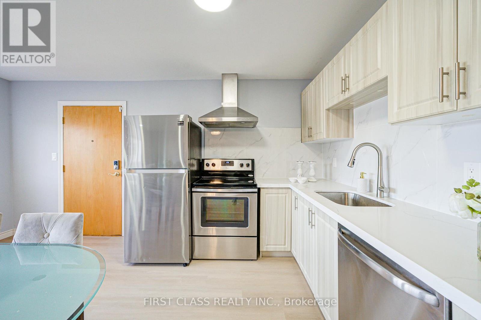 17 Willowbank Avenue, Richmond Hill, Ontario  L4E 3B4 - Photo 9 - N12511142