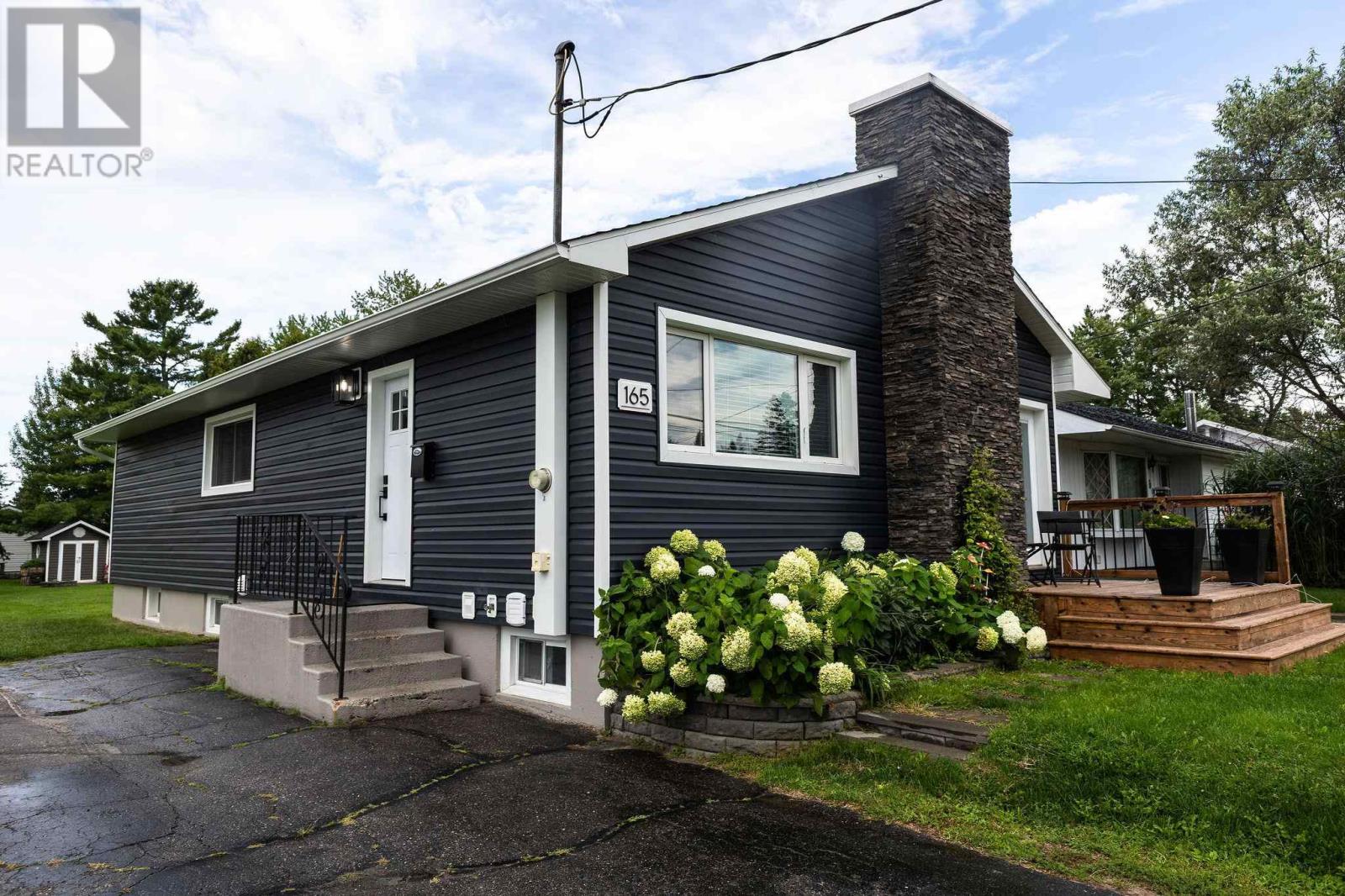 165 Hugill St, Sault Ste. Marie, Ontario  P6A 4E9 - Photo 2 - SM253171