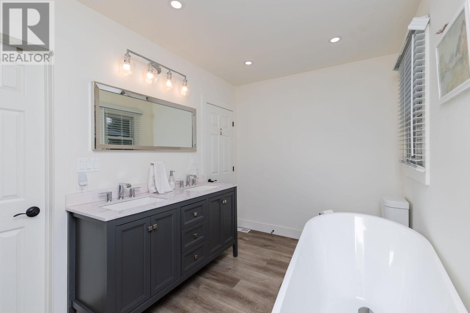 165 Hugill St, Sault Ste. Marie, Ontario  P6A 4E9 - Photo 30 - SM253171