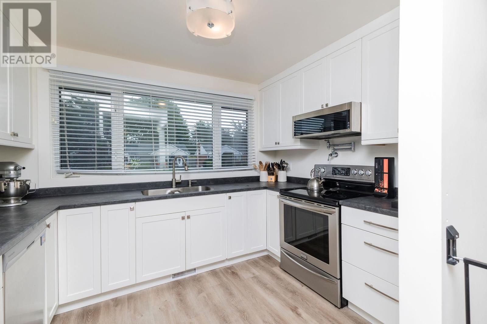 165 Hugill St, Sault Ste. Marie, Ontario  P6A 4E9 - Photo 13 - SM253171