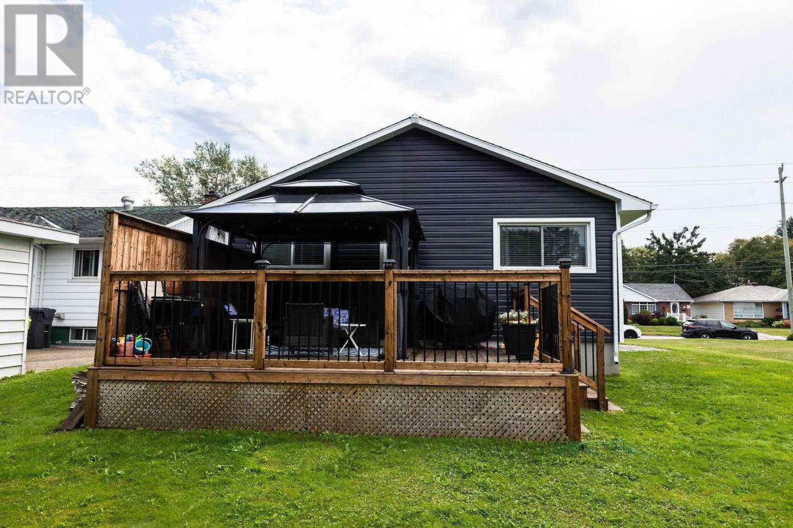 165 Hugill St, Sault Ste. Marie, Ontario  P6A 4E9 - Photo 4 - SM253171