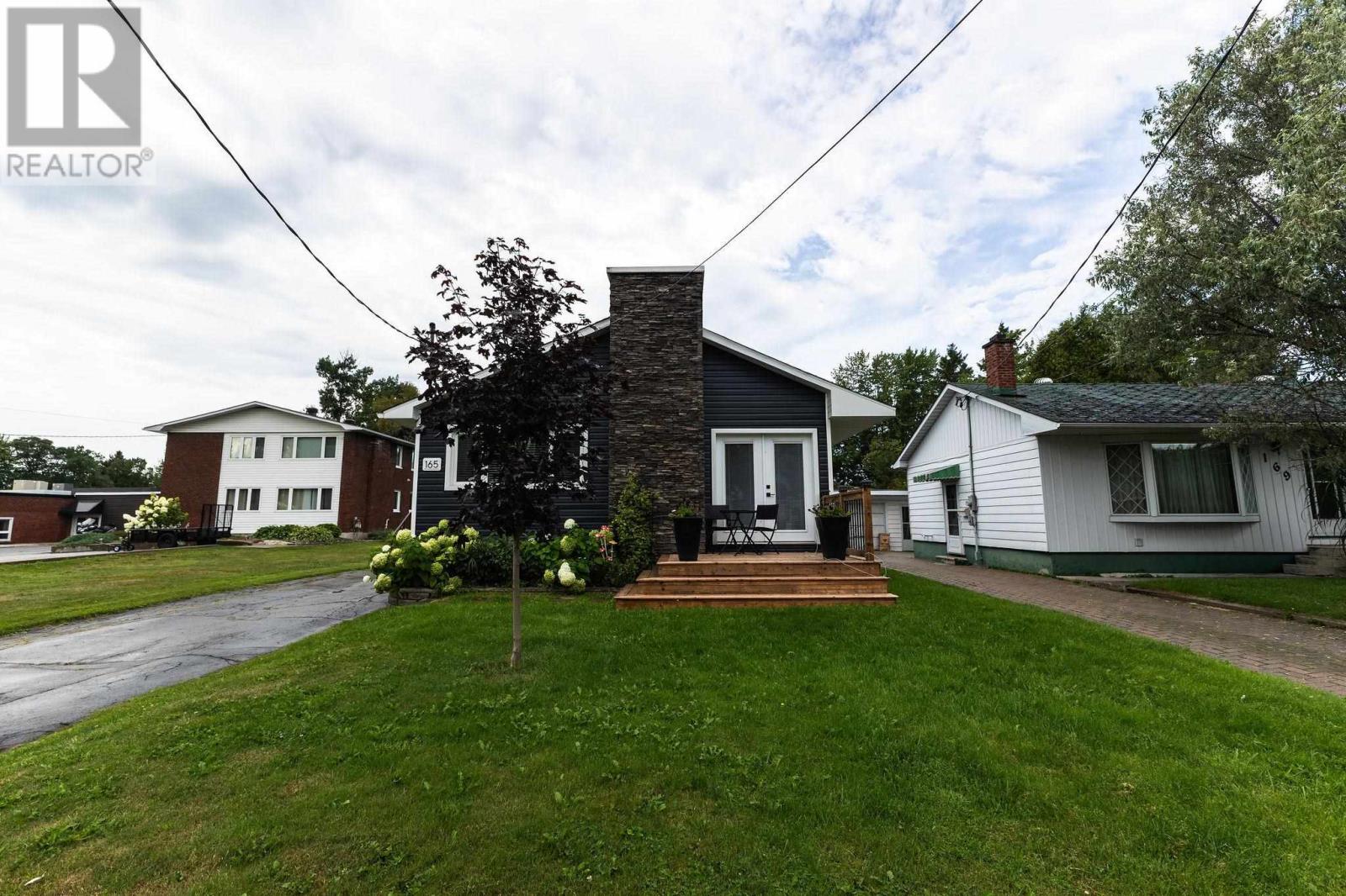 165 Hugill St, Sault Ste. Marie, Ontario  P6A 4E9 - Photo 3 - SM253171