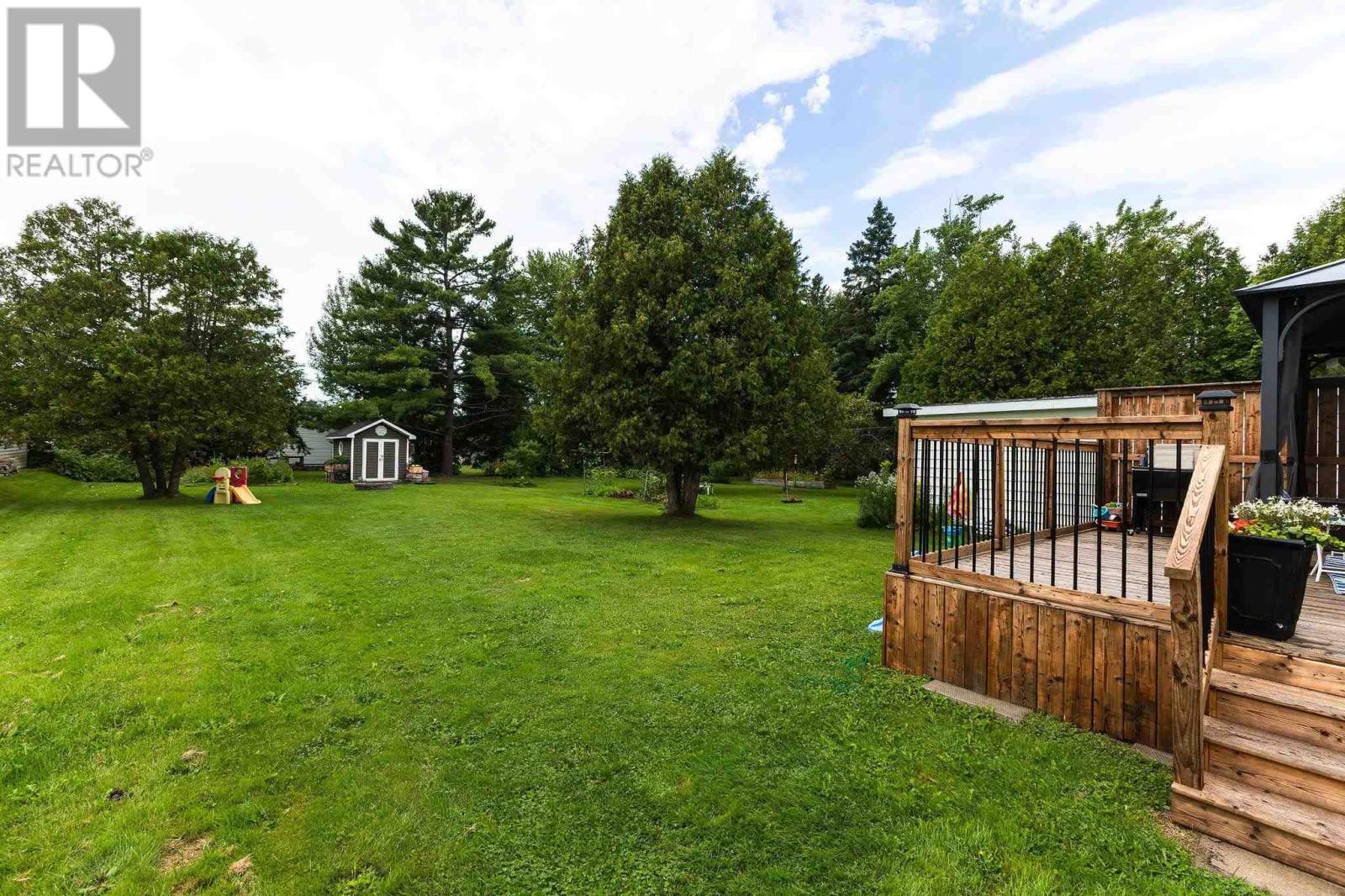 165 Hugill St, Sault Ste. Marie, Ontario  P6A 4E9 - Photo 6 - SM253171