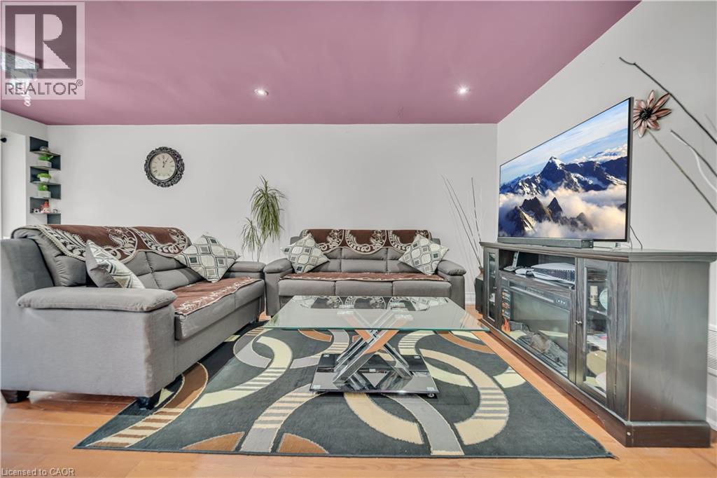 Property at 562 ORANGE WALK Crescent image 5