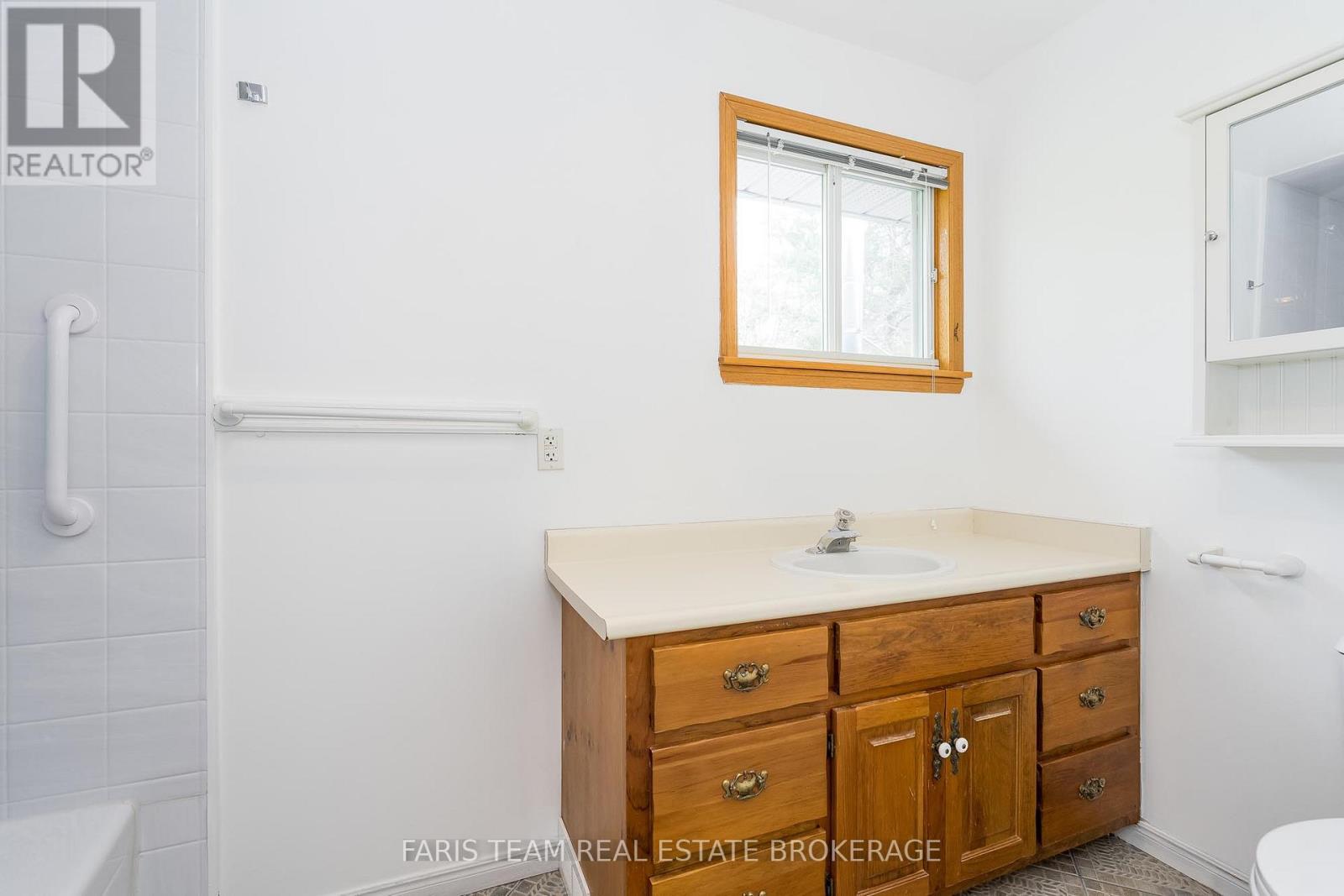 8 Glen Forest Trail, Tiny, Ontario  L0L 2T0 - Photo 22 - S12511210