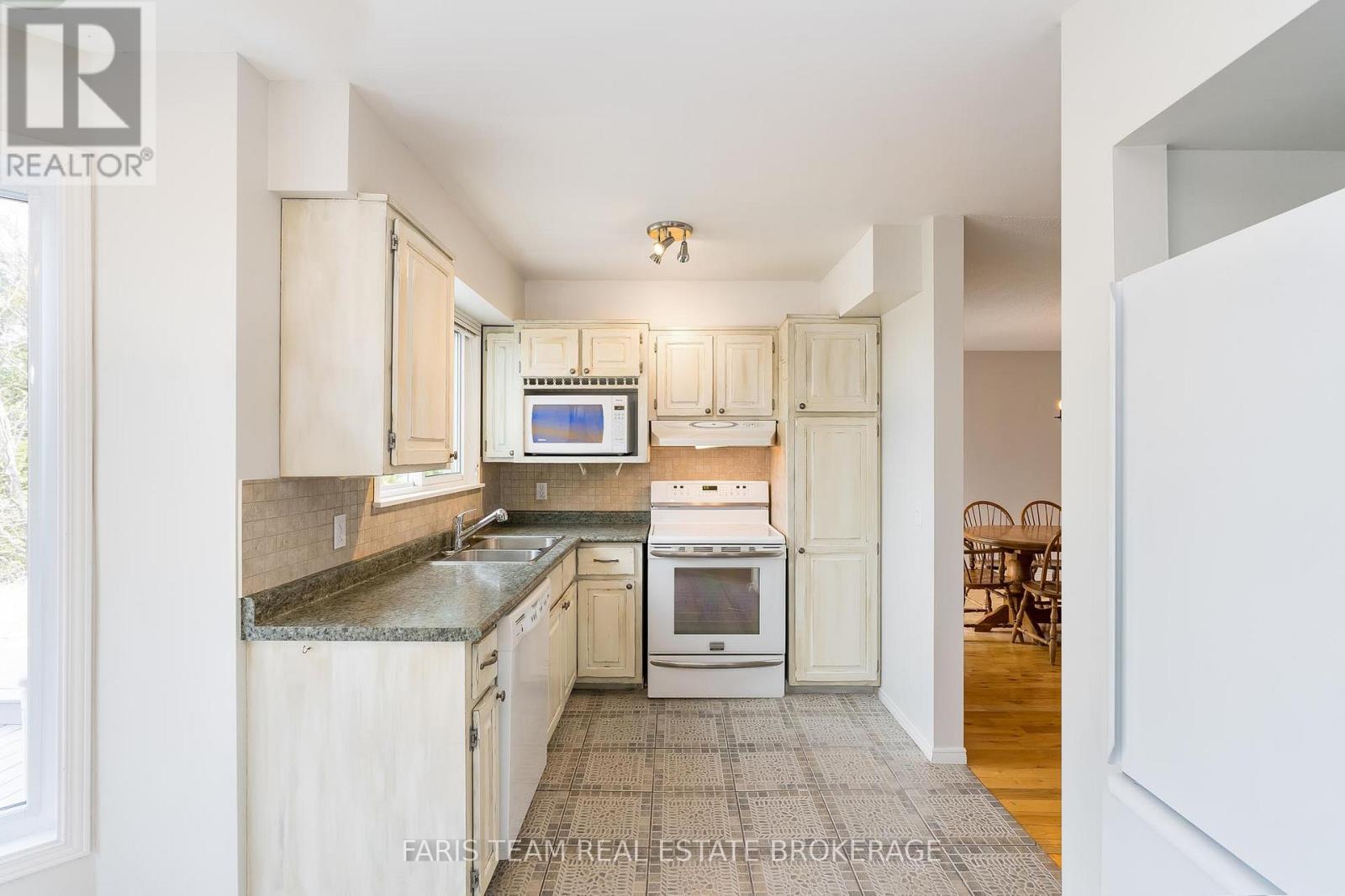 8 Glen Forest Trail, Tiny, Ontario  L0L 2T0 - Photo 5 - S12511210