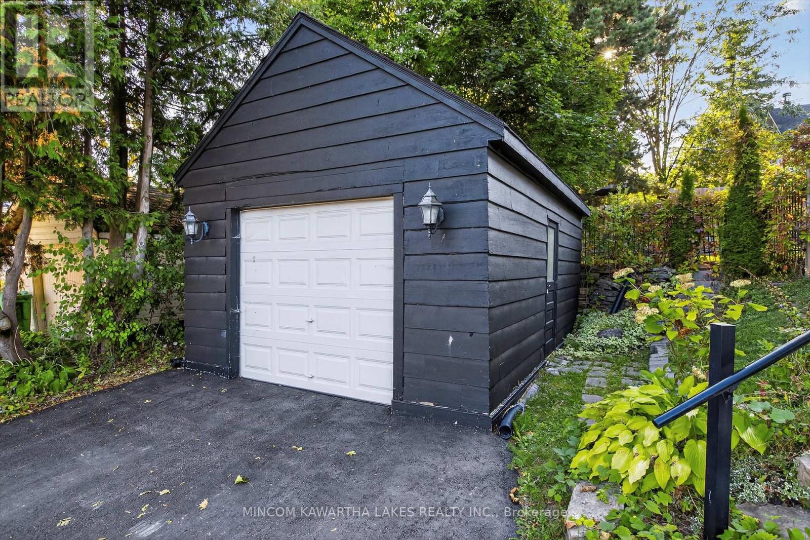 375 Albertus Avenue, Peterborough (Town Ward 3), Ontario  K9J 5Z7 - Photo 38 - X12511268