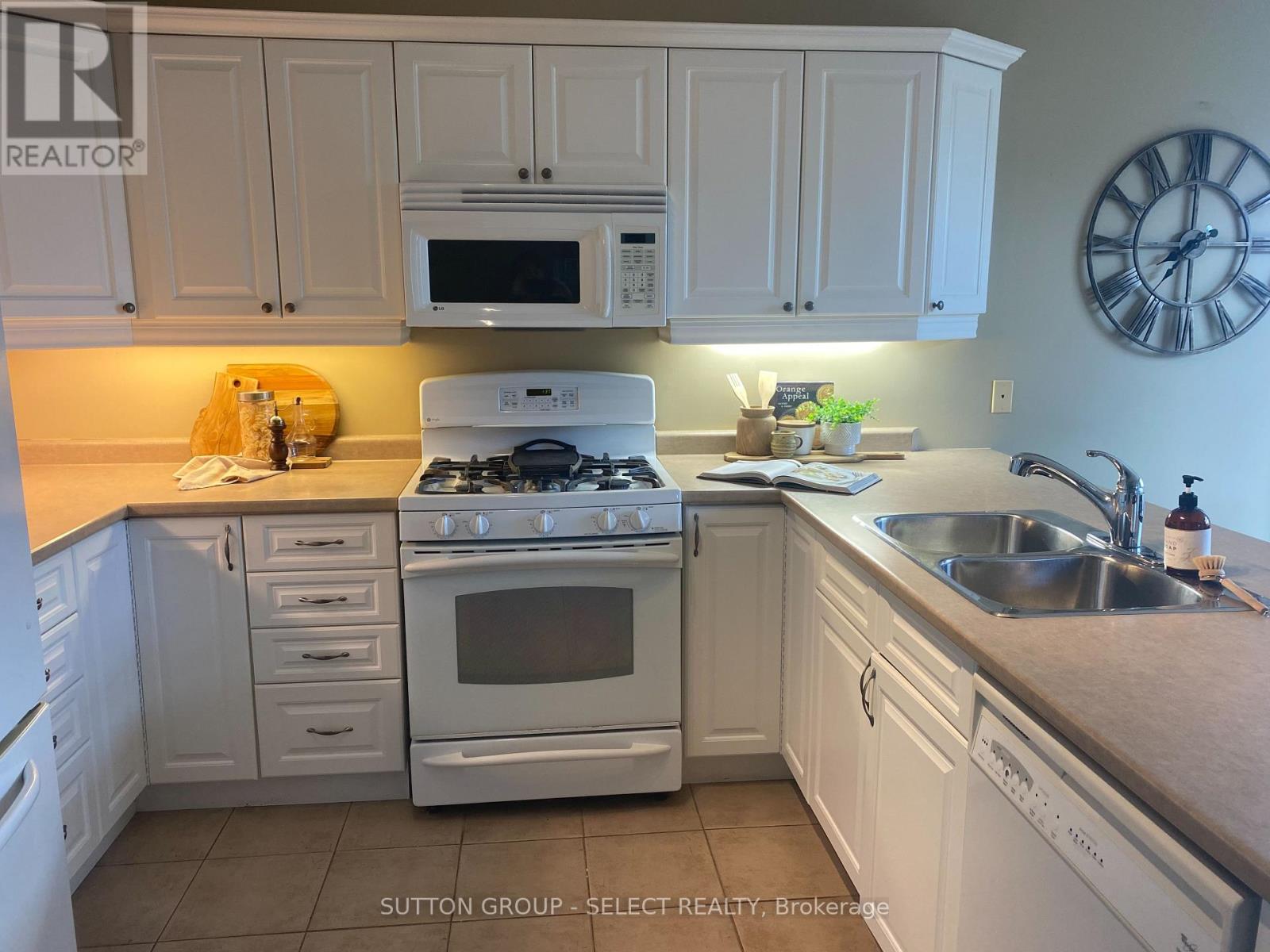 1653 Blackmaple Crescent, London East (East A), Ontario  N5Y 6L7 - Photo 11 - X12511288