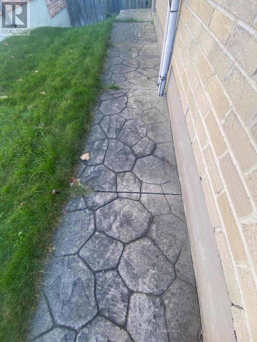 1653 Blackmaple Crescent, London East (East A), Ontario  N5Y 6L7 - Photo 5 - X12511288