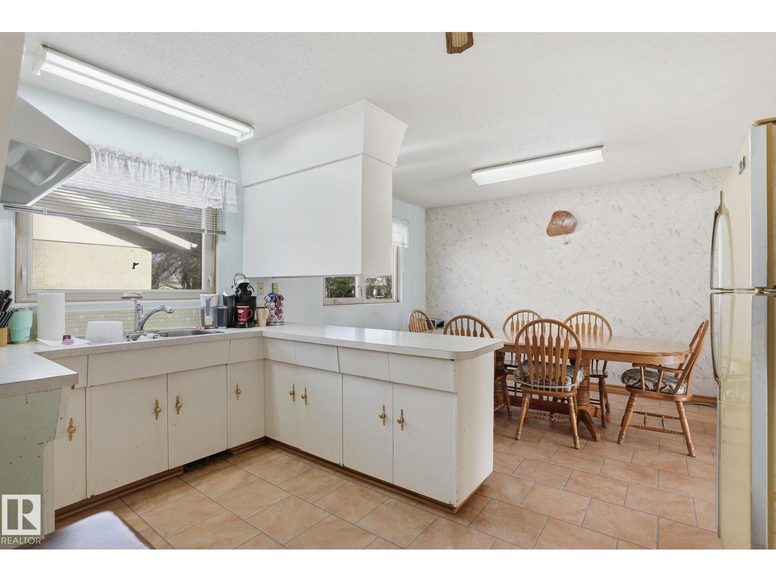 5802 42 Ave, Camrose, Alberta  T4V 2S1 - Photo 10 - E4464752