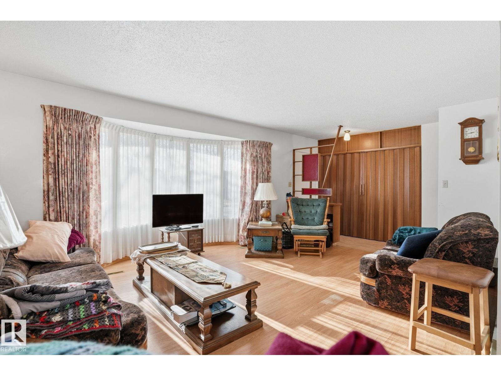 5802 42 Ave, Camrose, Alberta  T4V 2S1 - Photo 5 - E4464752