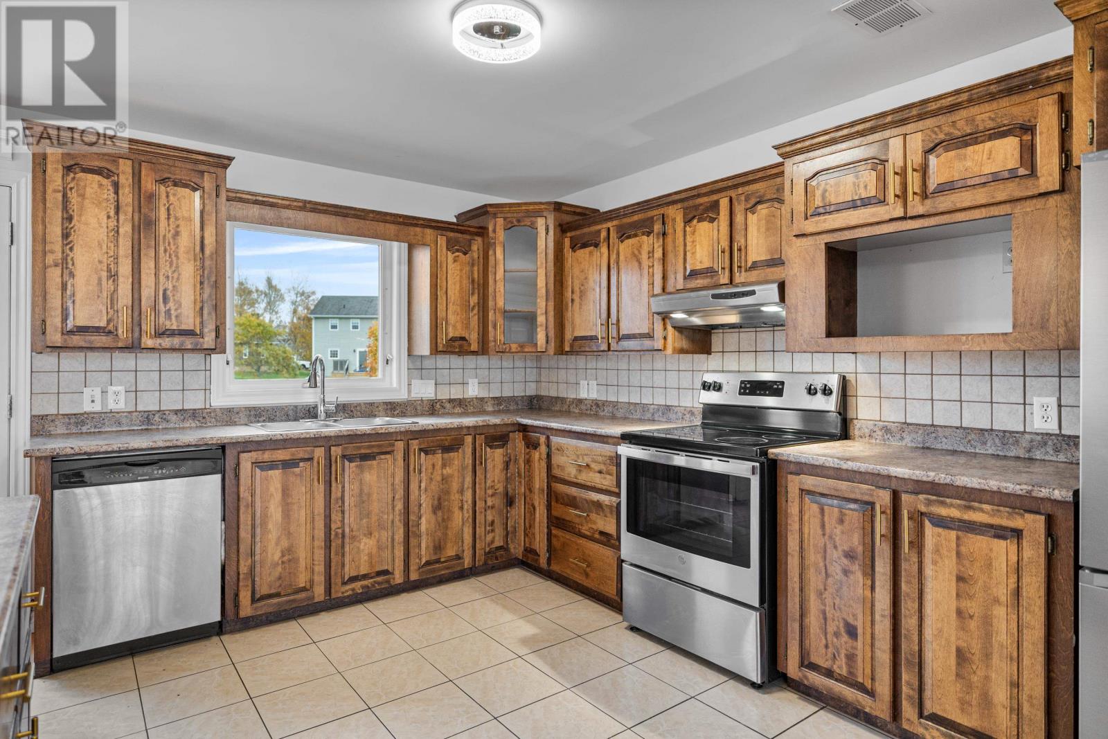 84 Bonavista Avenue, Stratford, Prince Edward Island  C1B 0E6 - Photo 10 - 202524687