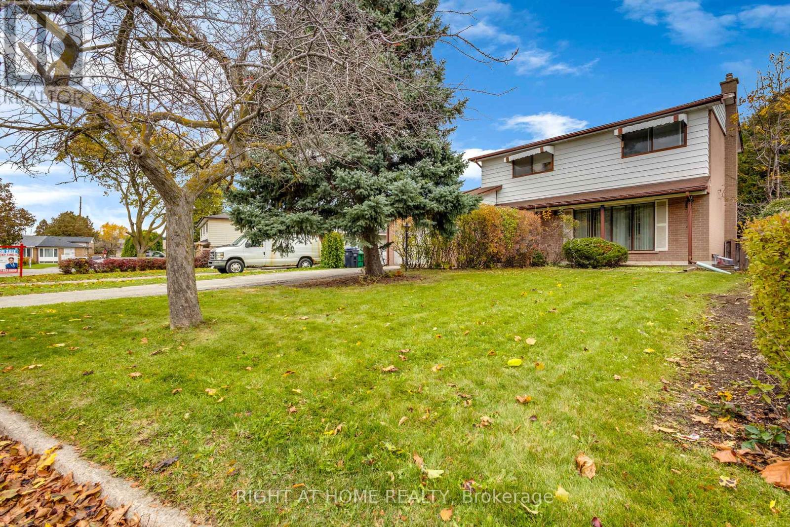 36 Welbeck Drive, Brampton, Ontario  L6X 2L1 - Photo 2 - W12511118