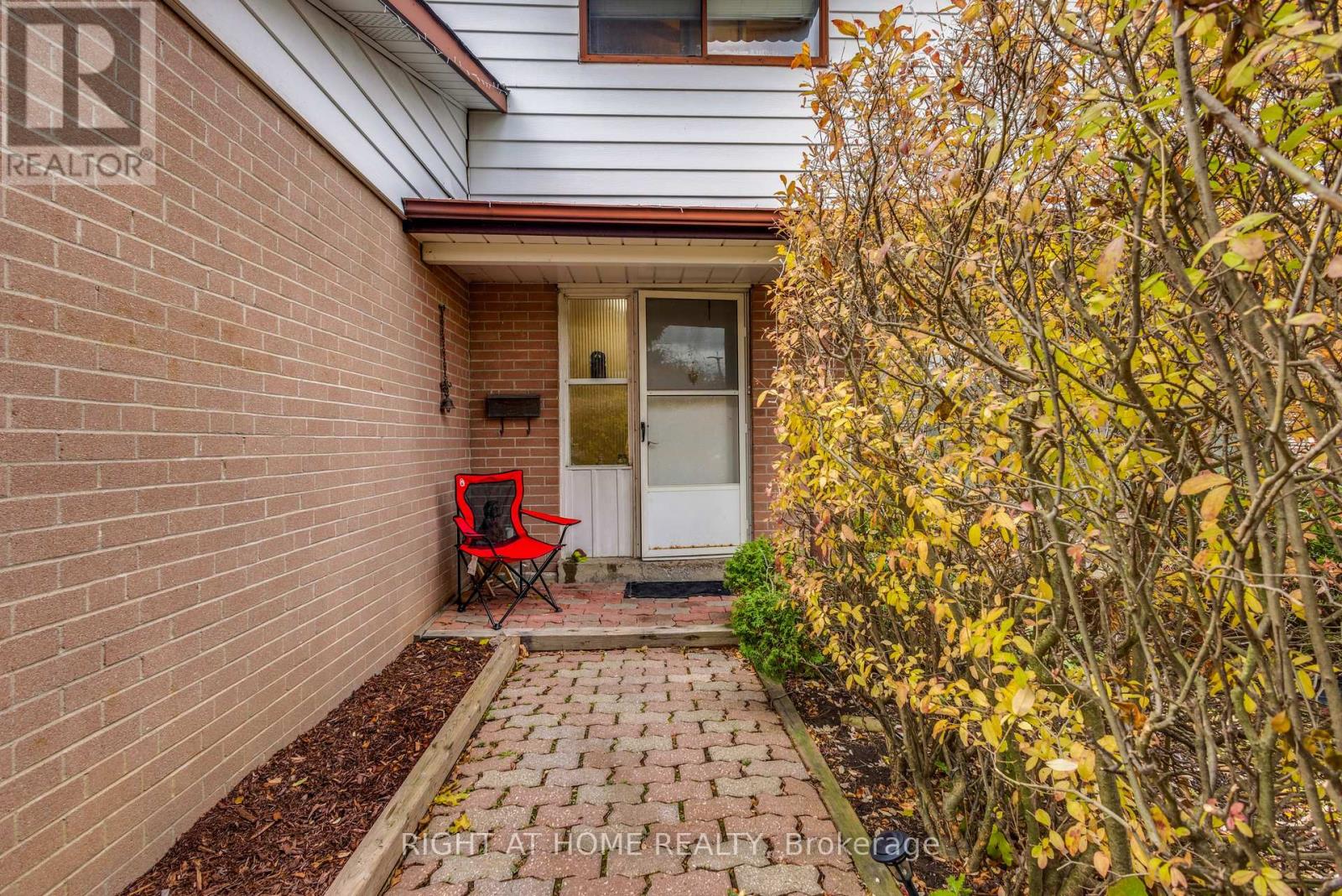 36 Welbeck Drive, Brampton, Ontario  L6X 2L1 - Photo 8 - W12511118