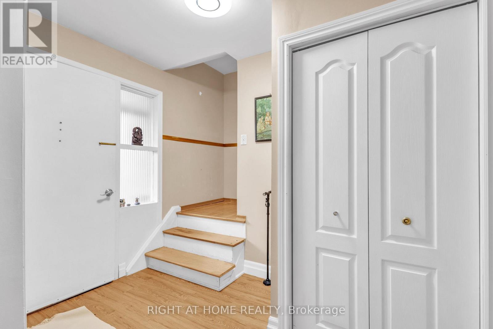 36 Welbeck Drive, Brampton, Ontario  L6X 2L1 - Photo 9 - W12511118