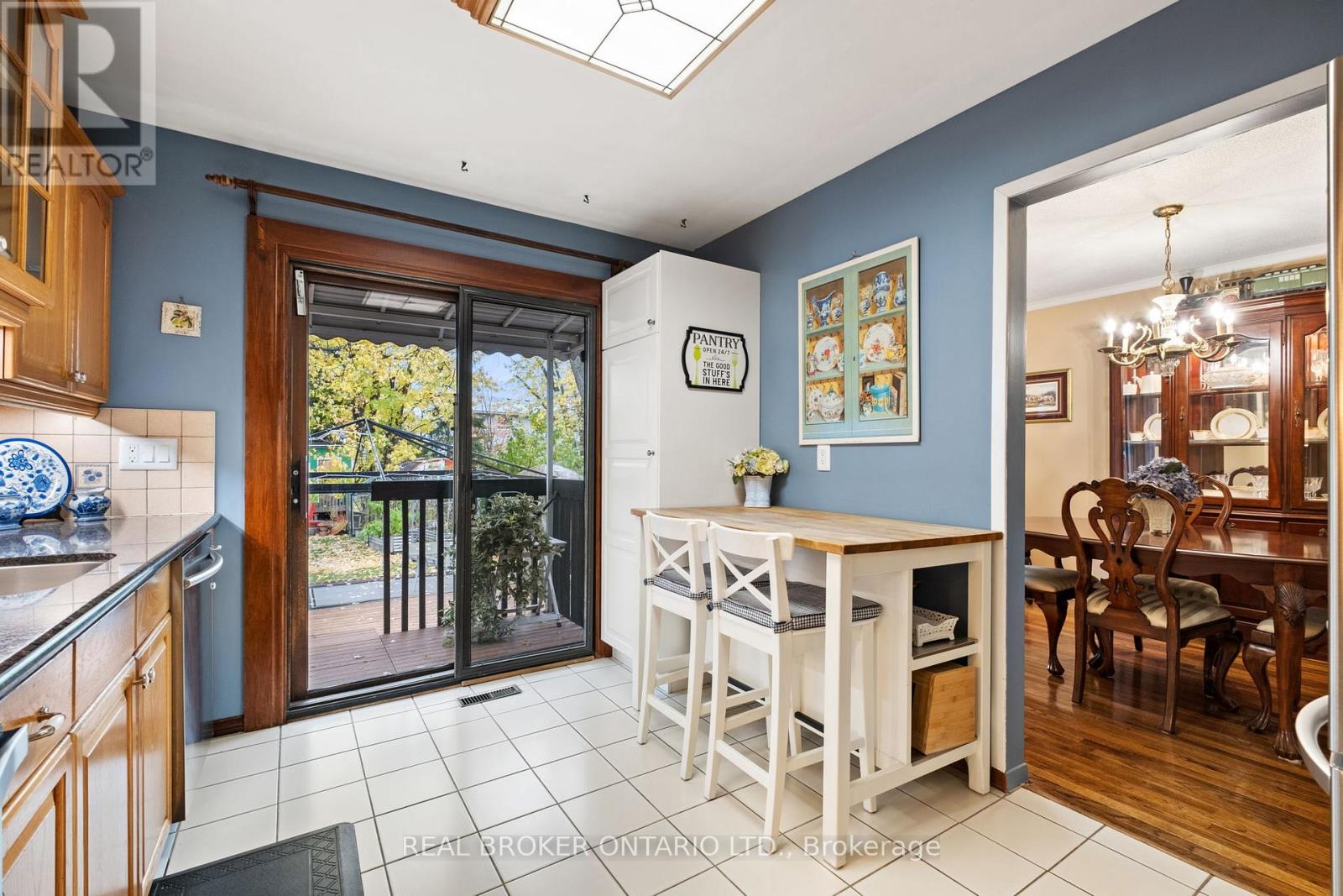 6891 Shelter Bay Road, Mississauga, Ontario  L5N 1T8 - Photo 12 - W12511154