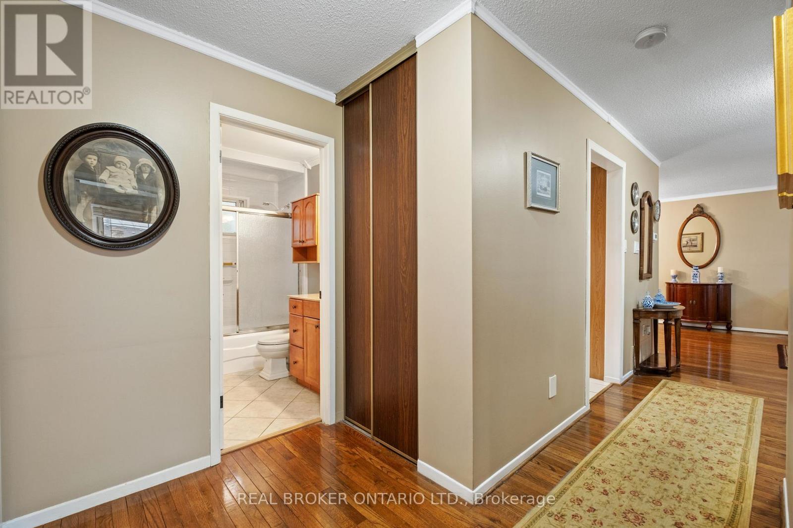 6891 Shelter Bay Road, Mississauga, Ontario  L5N 1T8 - Photo 15 - W12511154