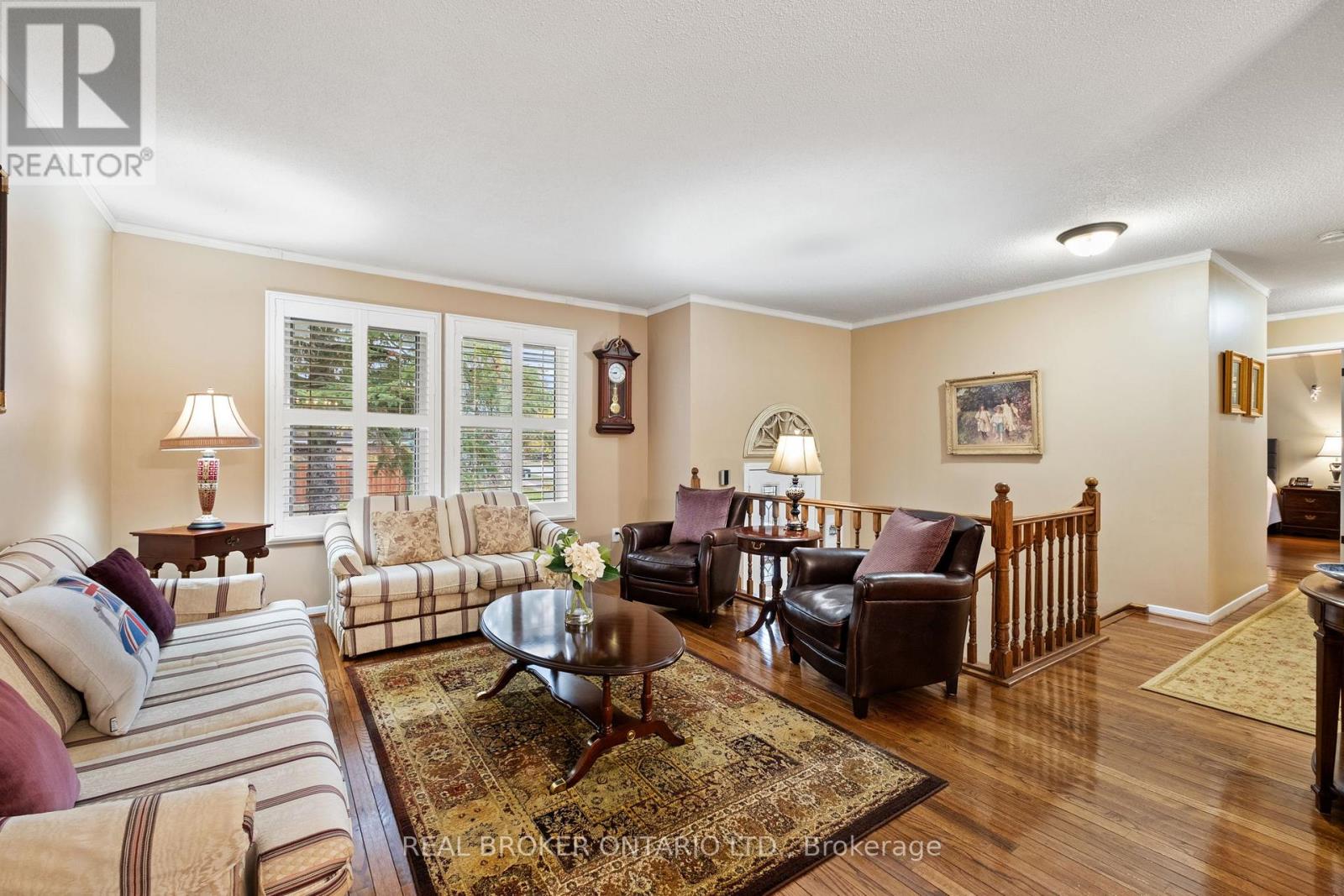 6891 Shelter Bay Road, Mississauga, Ontario  L5N 1T8 - Photo 4 - W12511154