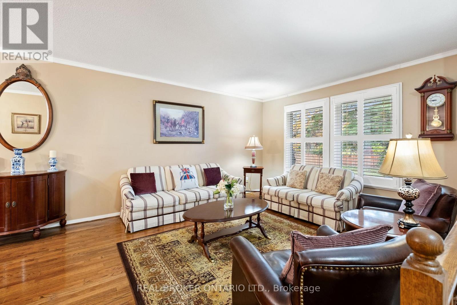 6891 Shelter Bay Road, Mississauga, Ontario  L5N 1T8 - Photo 5 - W12511154