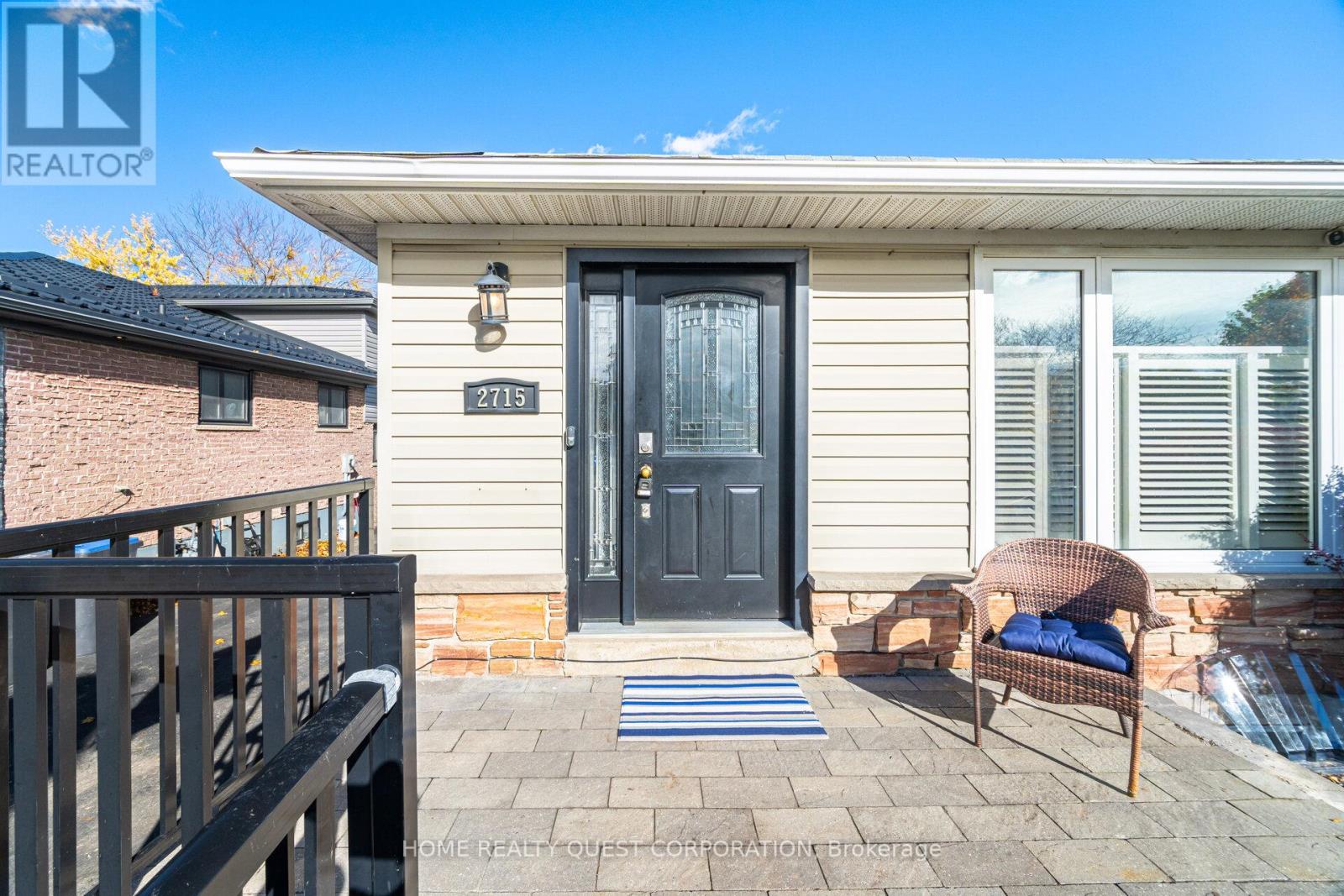 2715 Hollington Crescent, Mississauga (Sheridan), Ontario  L5K 1E8 - Photo 2 - W12511176