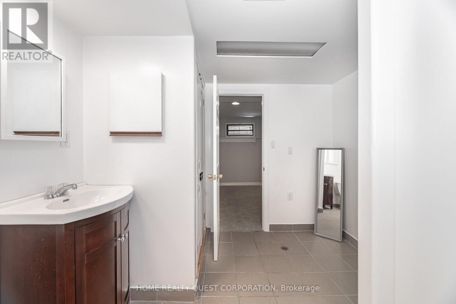 2715 Hollington Crescent, Mississauga (Sheridan), Ontario  L5K 1E8 - Photo 33 - W12511176