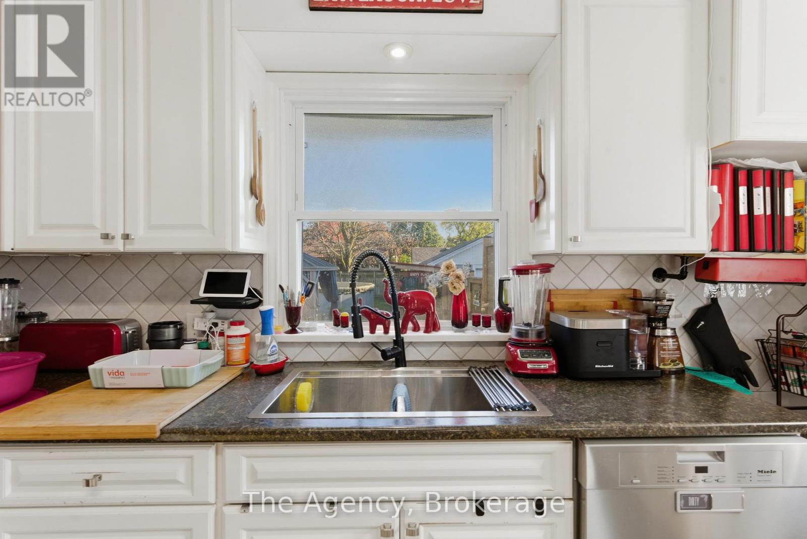 14 Heywood Avenue, St. Catharines, Ontario  L2M 2M8 - Photo 13 - X12511306