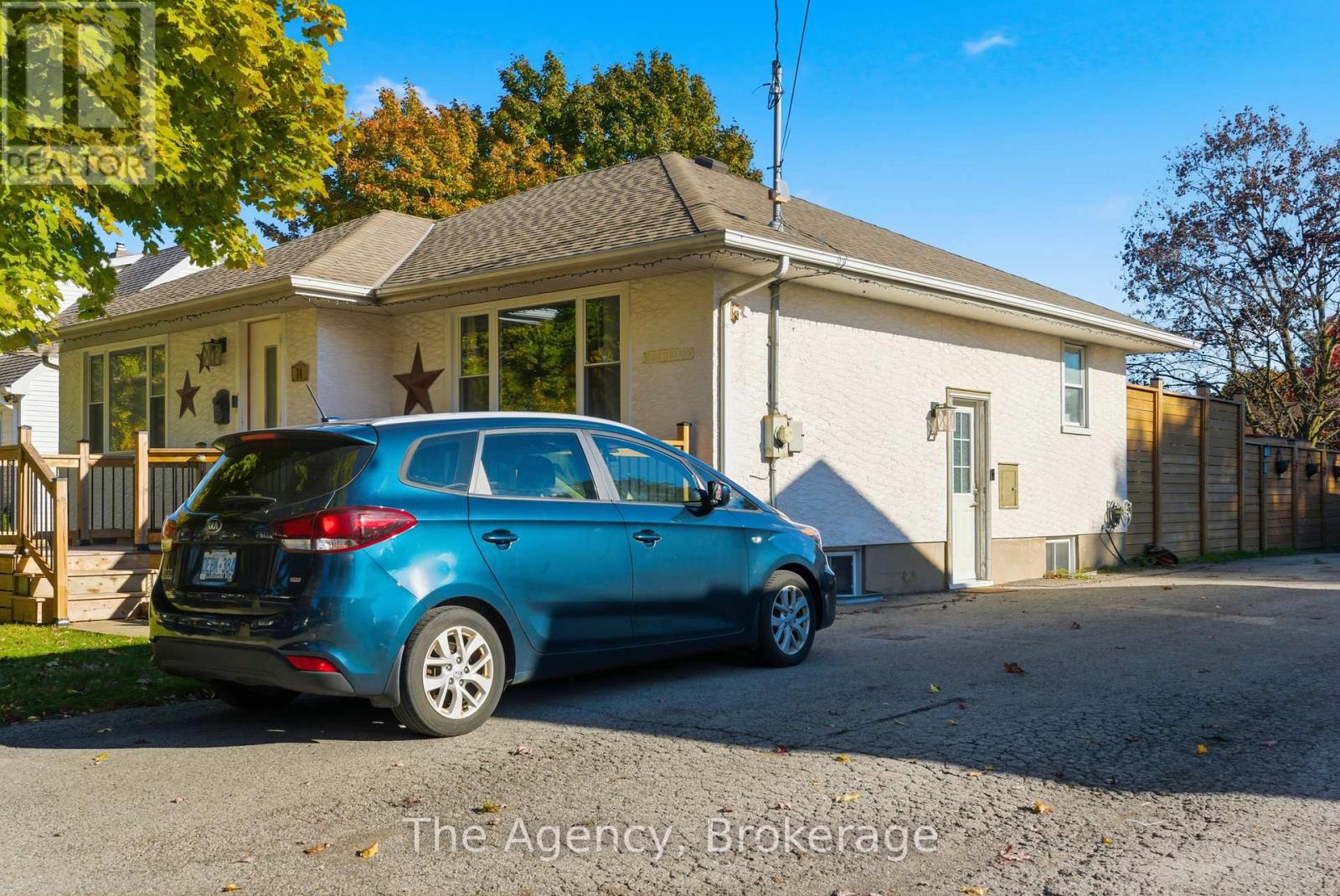 14 Heywood Avenue, St. Catharines, Ontario  L2M 2M8 - Photo 3 - X12511306