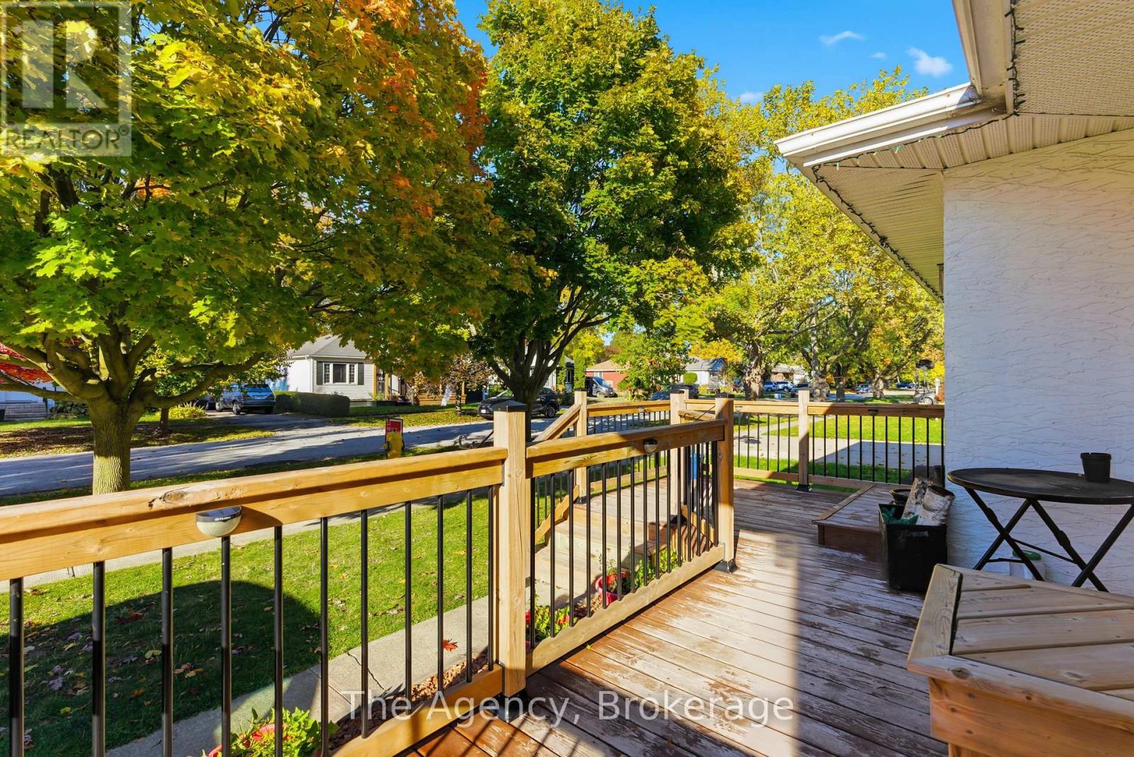 14 Heywood Avenue, St. Catharines, Ontario  L2M 2M8 - Photo 9 - X12511306