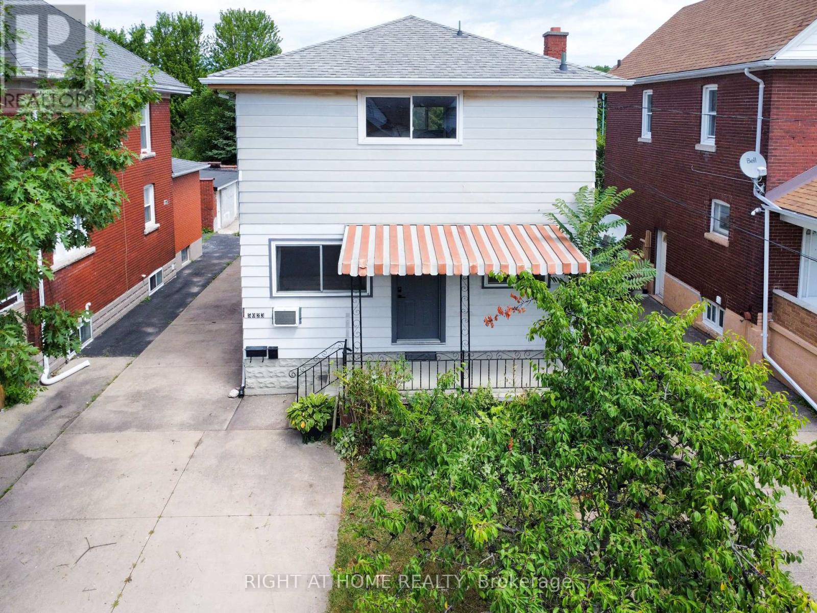 5023 Kitchener Street, Niagara Falls, Ontario  L2G 1A9 - Photo 2 - X12511090