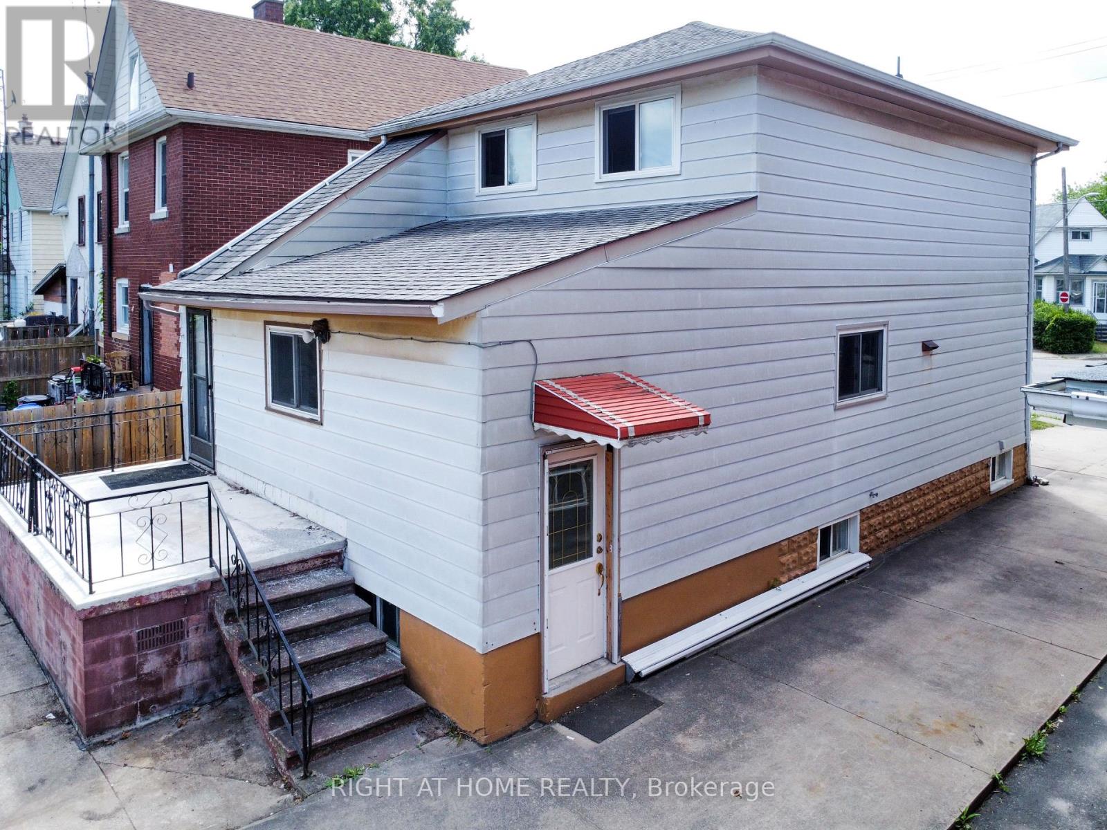 5023 Kitchener Street, Niagara Falls, Ontario  L2G 1A9 - Photo 3 - X12511090