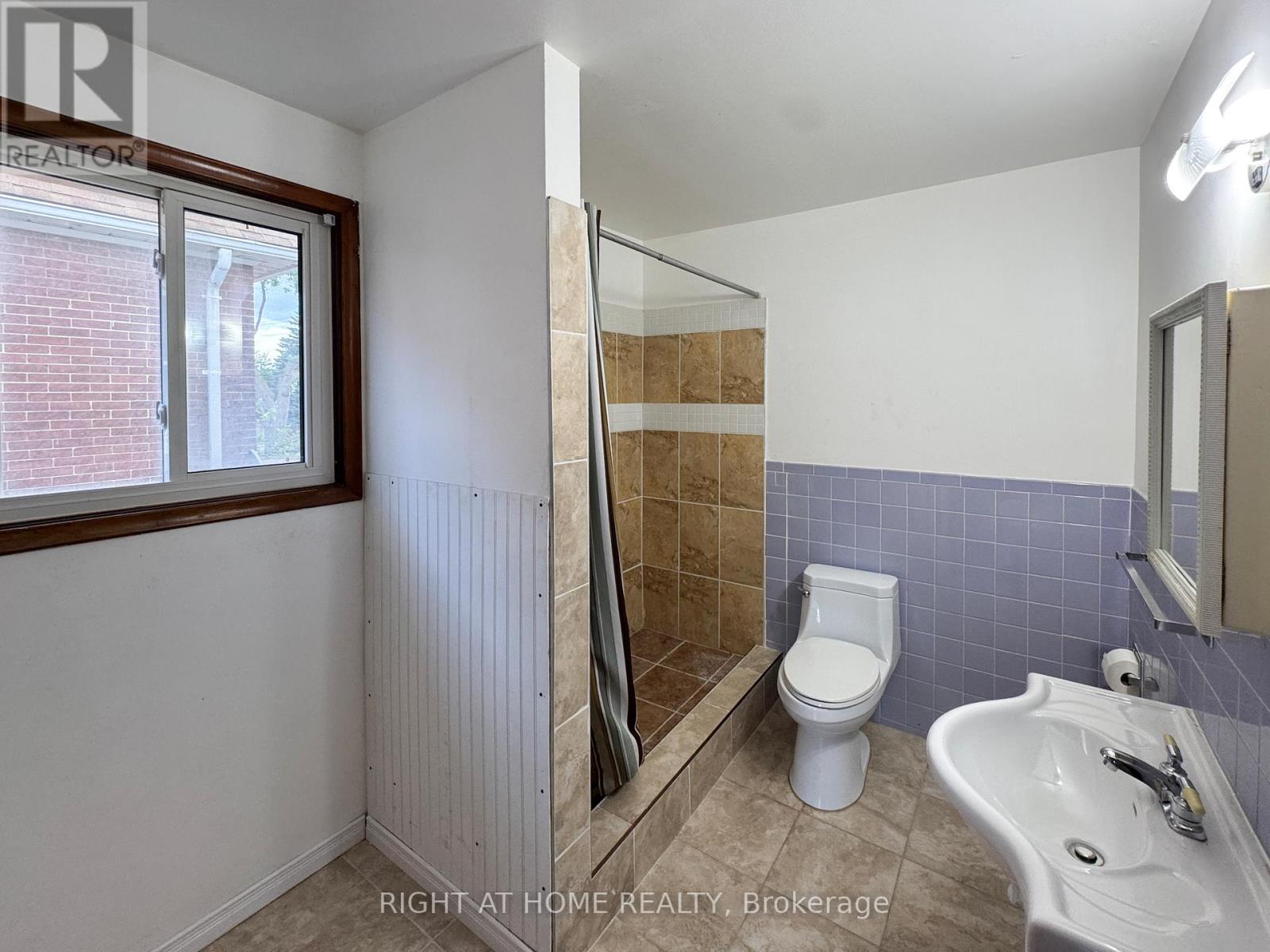 5023 Kitchener Street, Niagara Falls, Ontario  L2G 1A9 - Photo 31 - X12511090