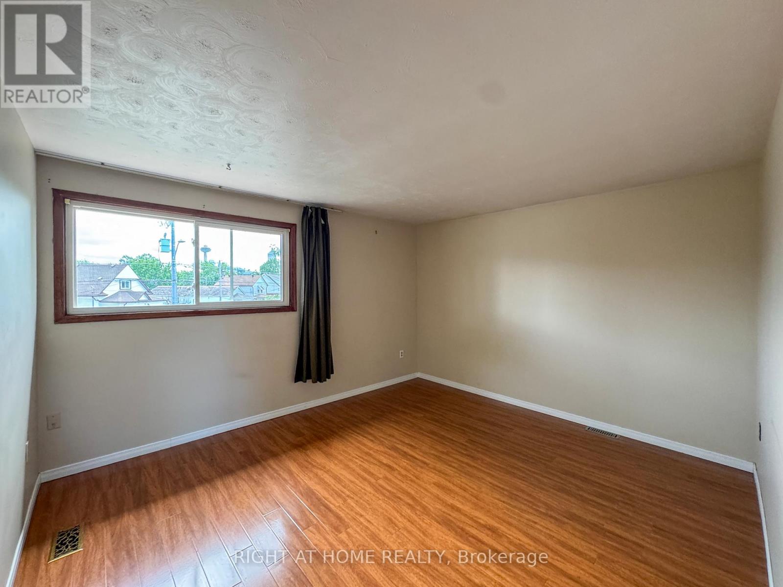 5023 Kitchener Street, Niagara Falls, Ontario  L2G 1A9 - Photo 35 - X12511090