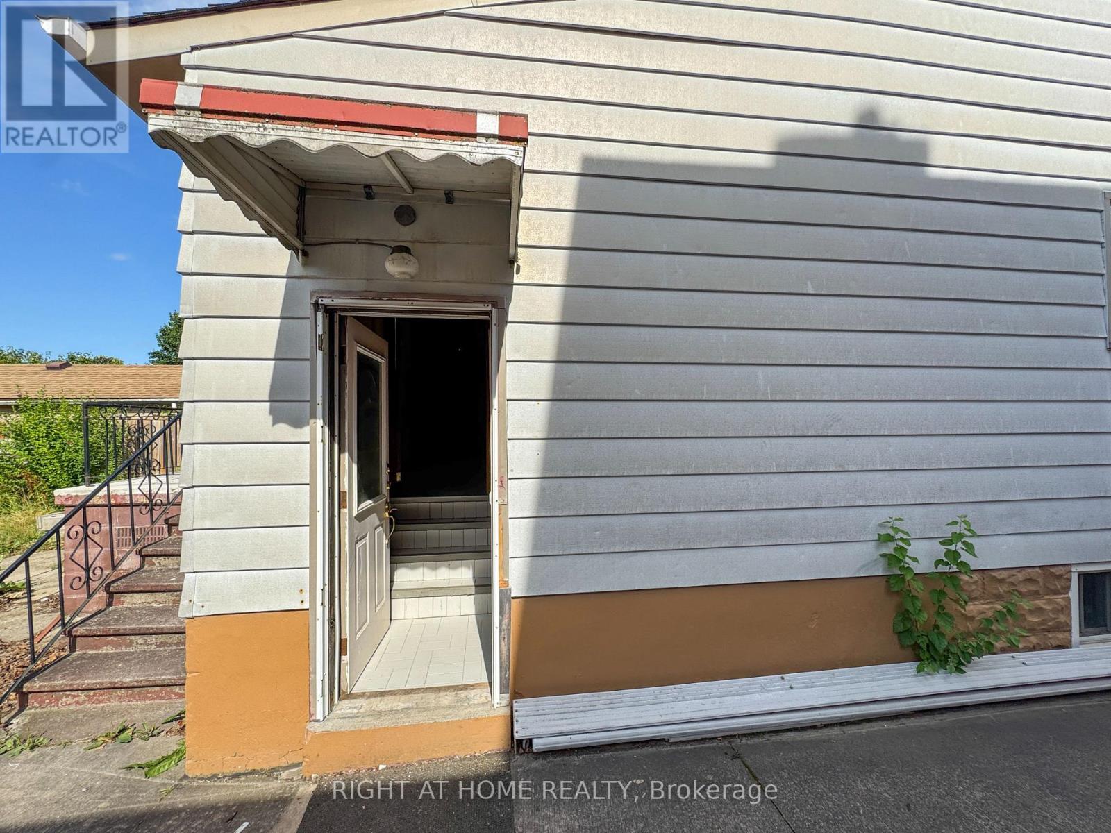 5023 Kitchener Street, Niagara Falls, Ontario  L2G 1A9 - Photo 37 - X12511090