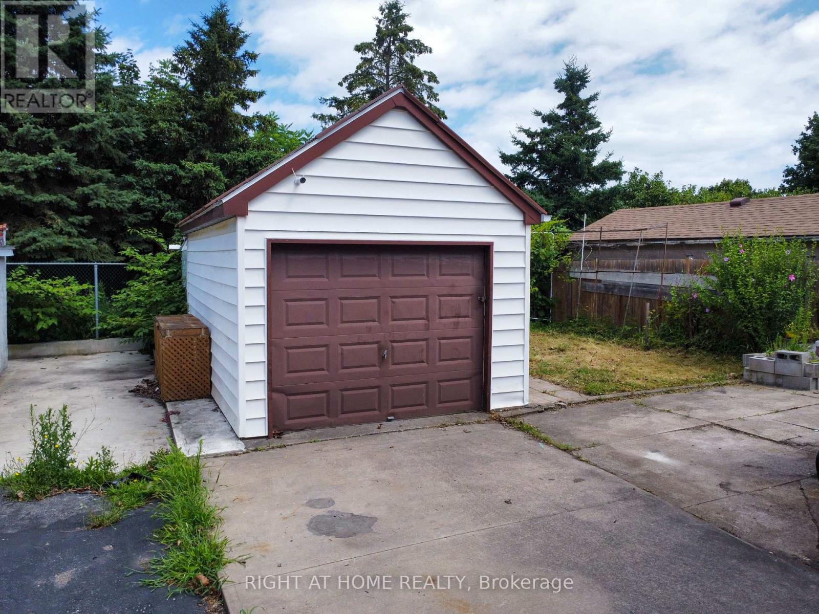 5023 Kitchener Street, Niagara Falls, Ontario  L2G 1A9 - Photo 4 - X12511090