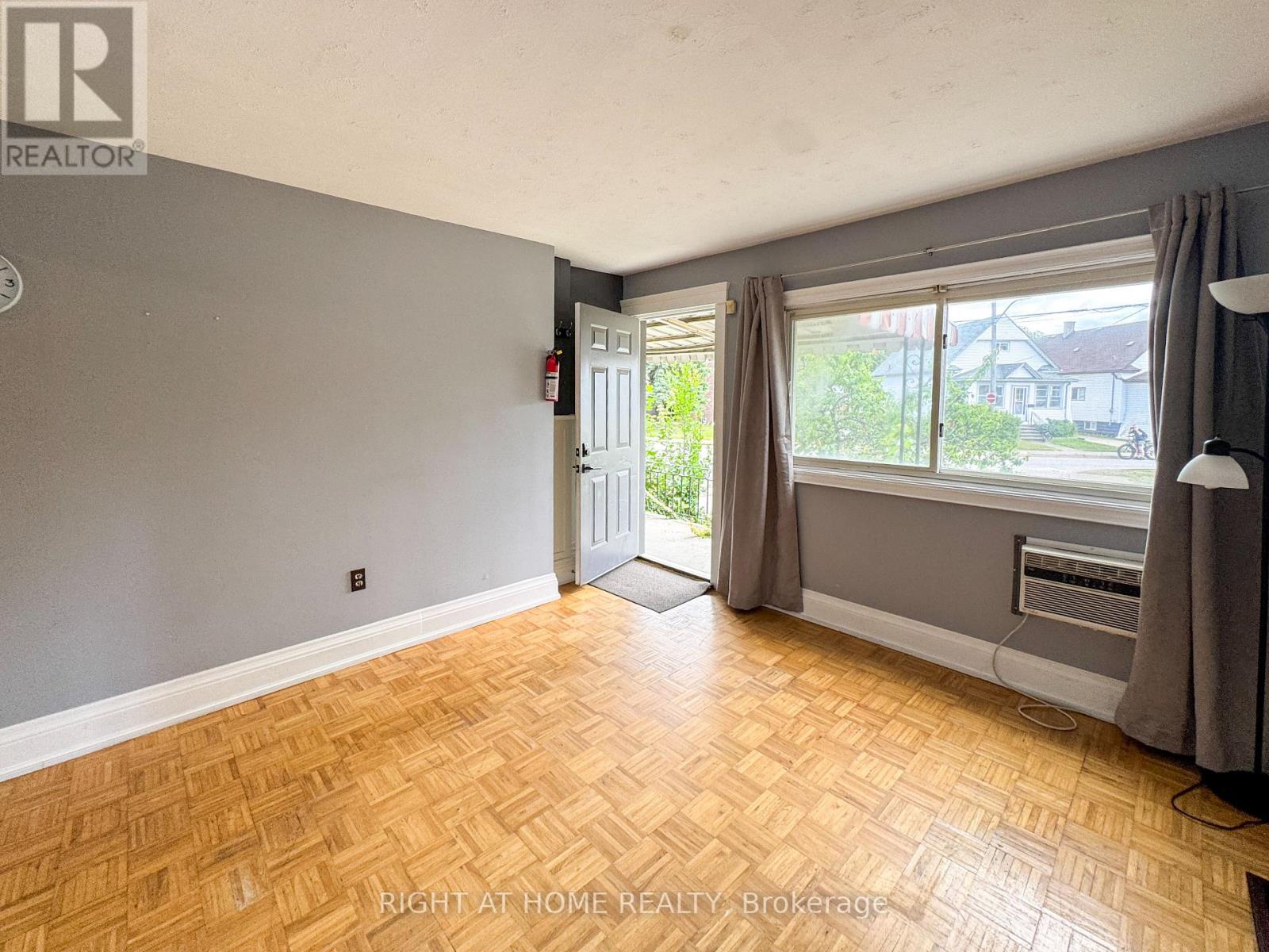 5023 Kitchener Street, Niagara Falls, Ontario  L2G 1A9 - Photo 7 - X12511090