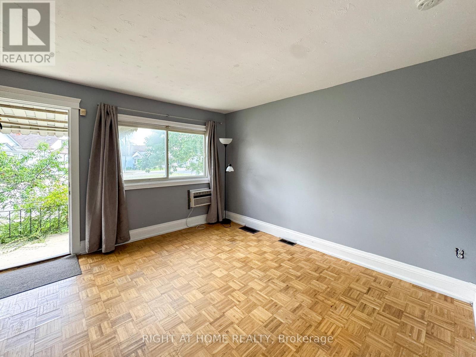 5023 Kitchener Street, Niagara Falls, Ontario  L2G 1A9 - Photo 9 - X12511090