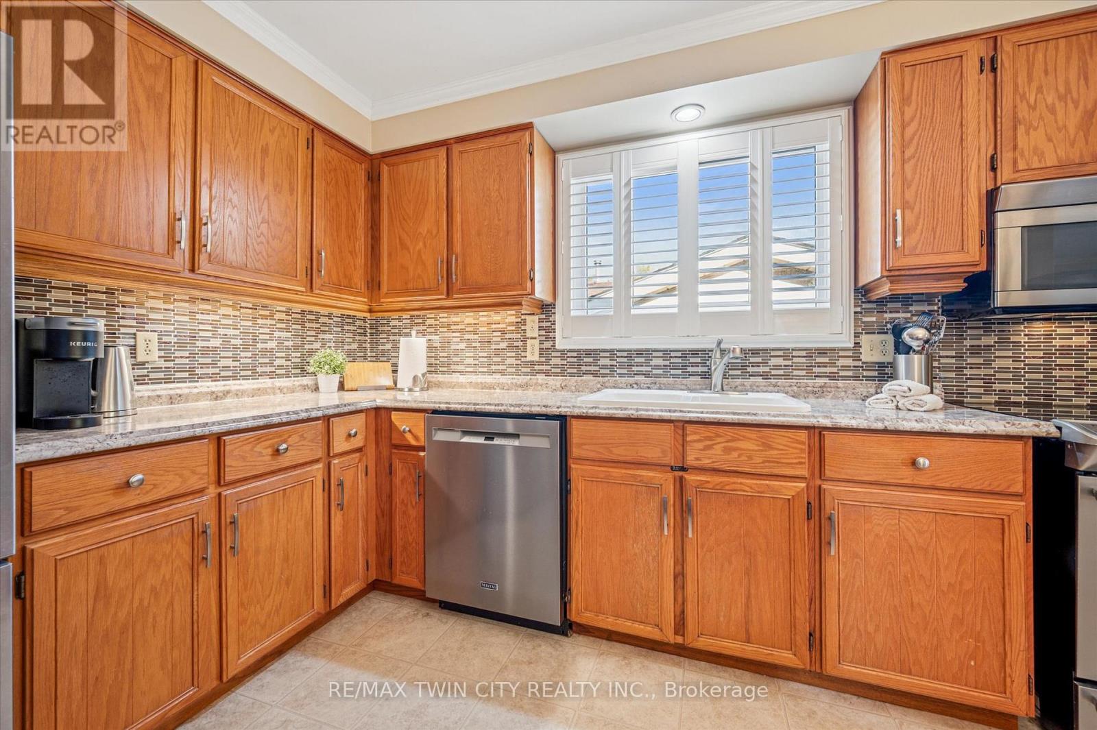 22 Myrtleville Drive, Brantford, Ontario  N3V 1B8 - Photo 13 - X12511120