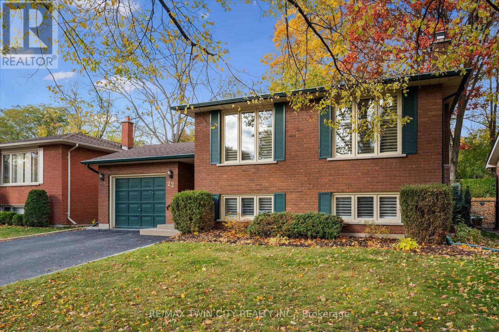 22 Myrtleville Drive, Brantford, Ontario  N3V 1B8 - Photo 2 - X12511120